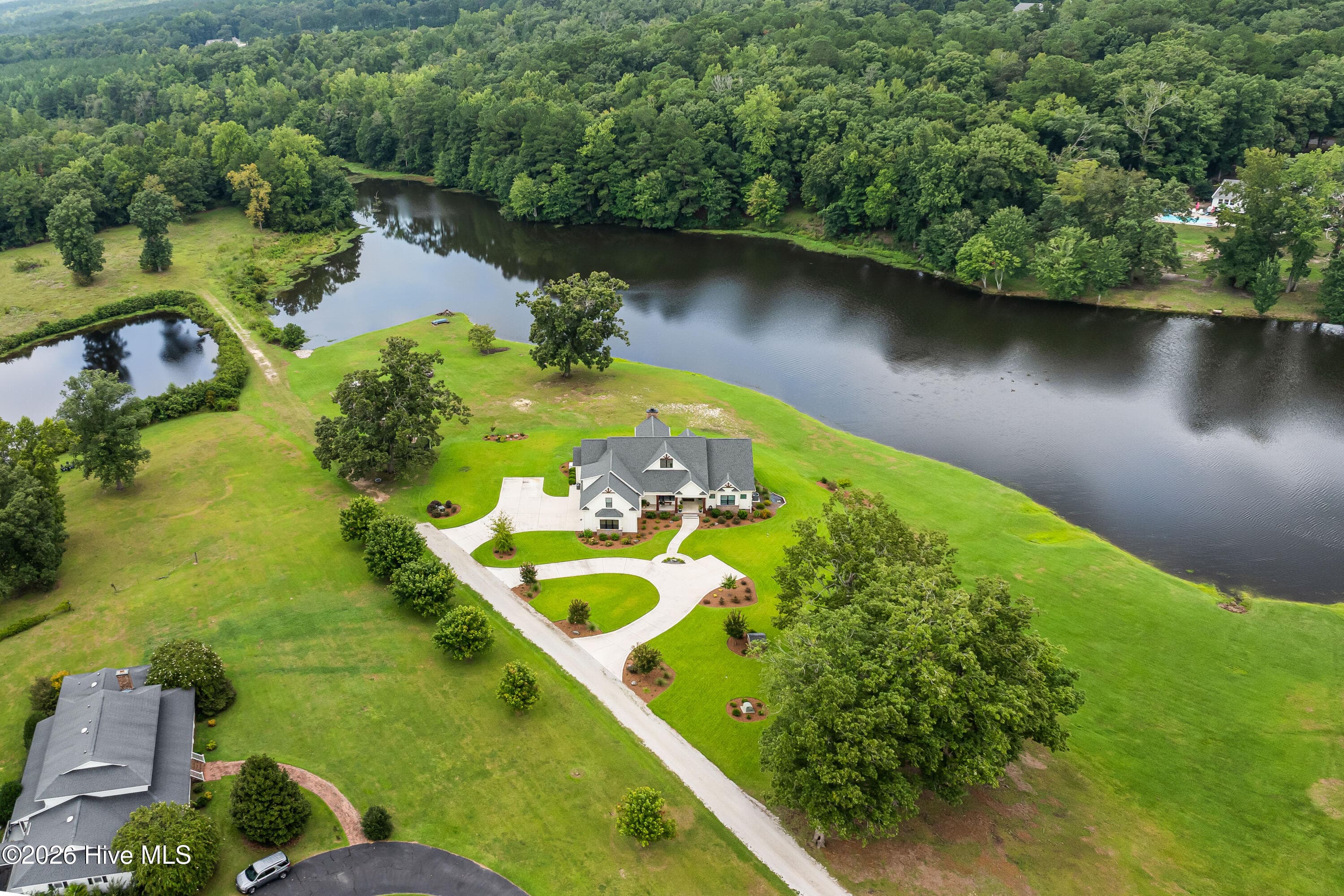 Single Family Residence at 300 Westwood Drive, Elizabethtown, NC 28337, photo 2 of 5