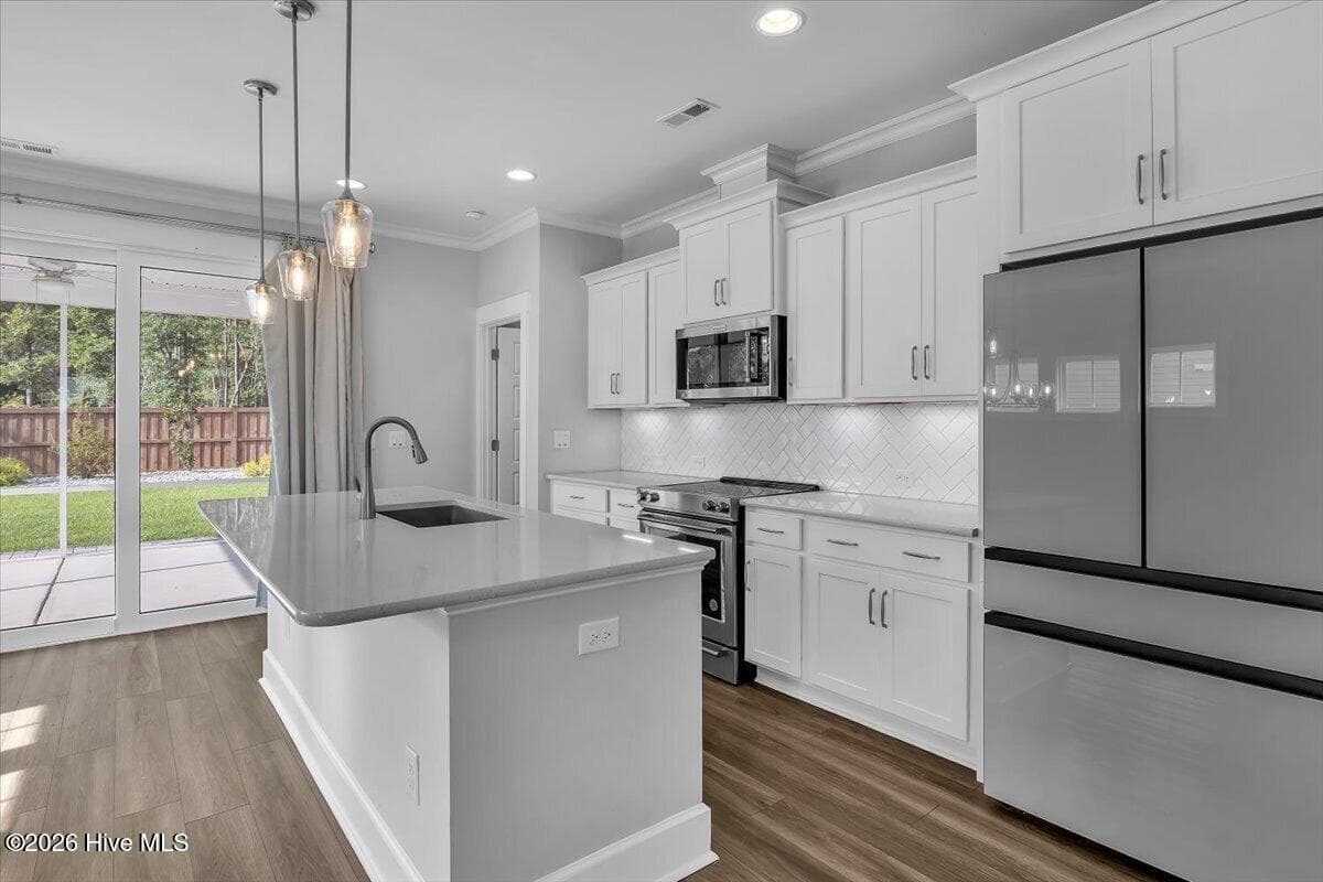 Single Family Residence at 504 Beaumont Oaks Drive, Wilmington, NC 28411, photo 7 of 83