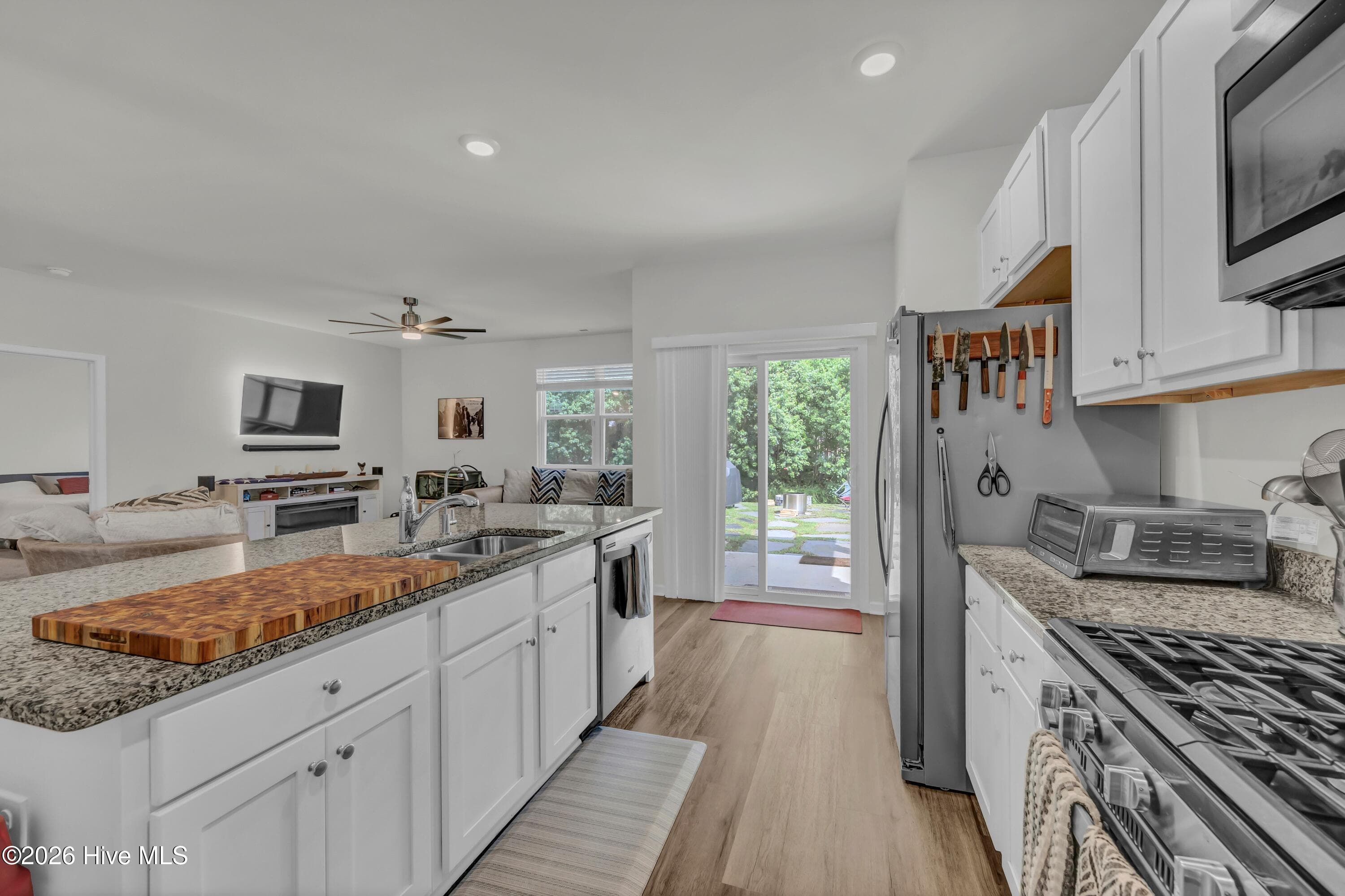 Single Family Residence at 321 Tributary Circle, Wilmington, NC 28401, photo 6 of 27