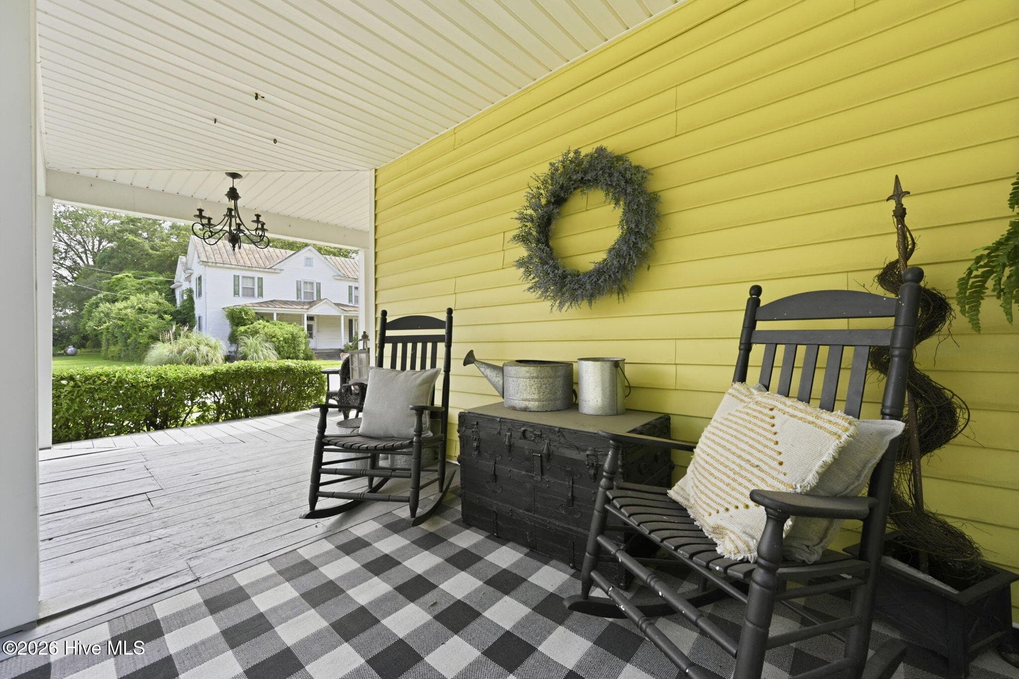 2nd porch - 105 E Hargett Street, Richlands, NC 28574