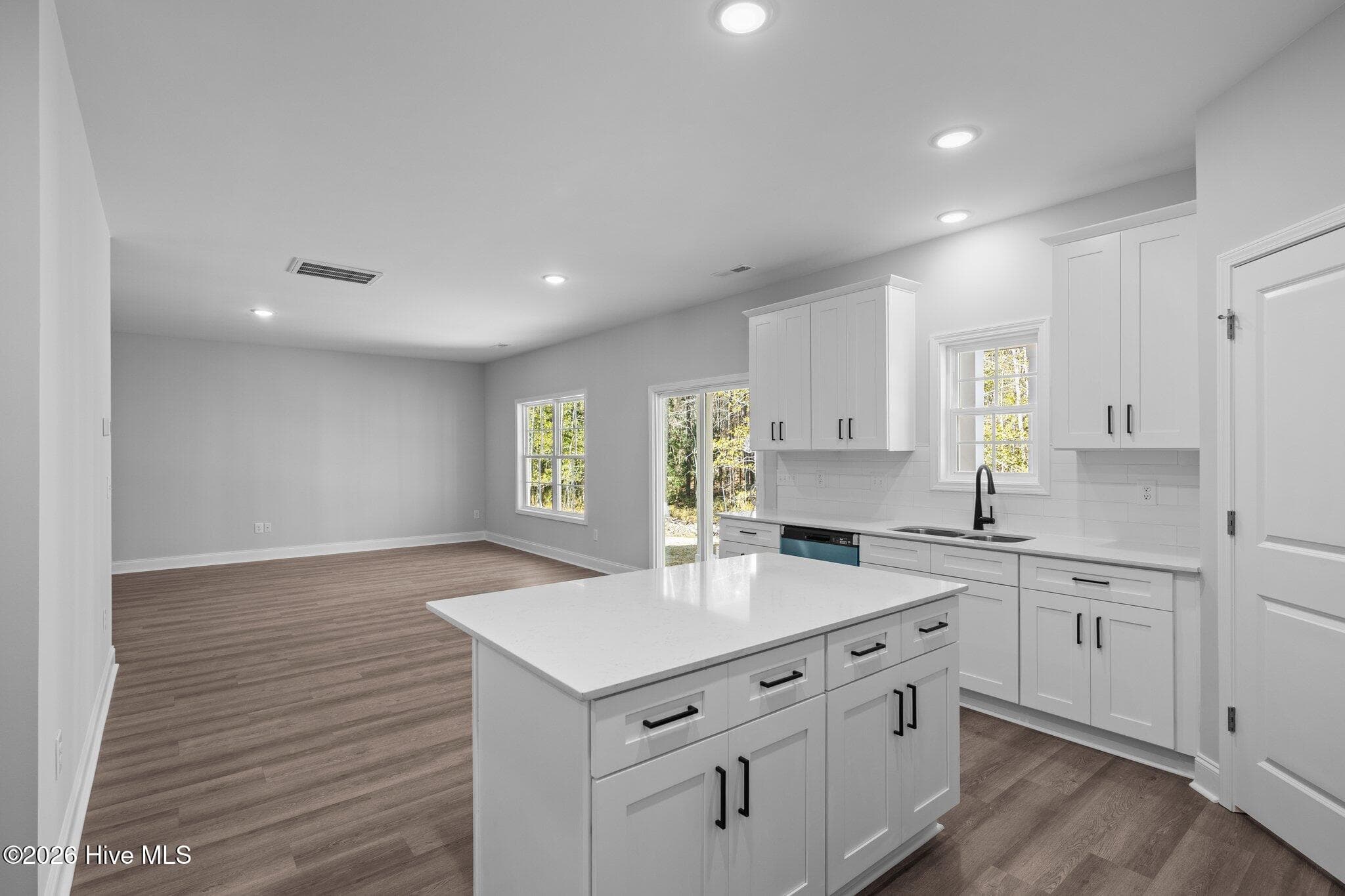 Single Family Residence at 7016 Bayberry Park Drive, New Bern, NC 28562, photo 9 of 21