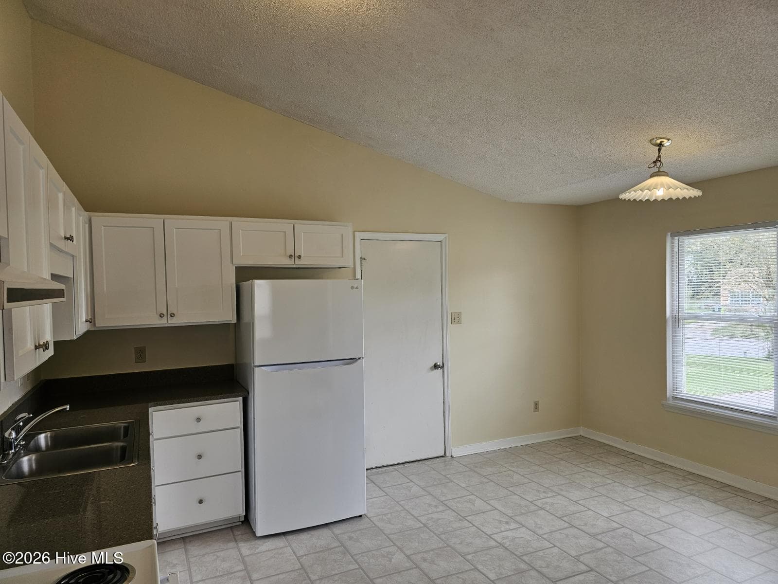 Single Family Residence at 3701 Dovefield Court, New Bern, NC 28560, photo 8 of 21