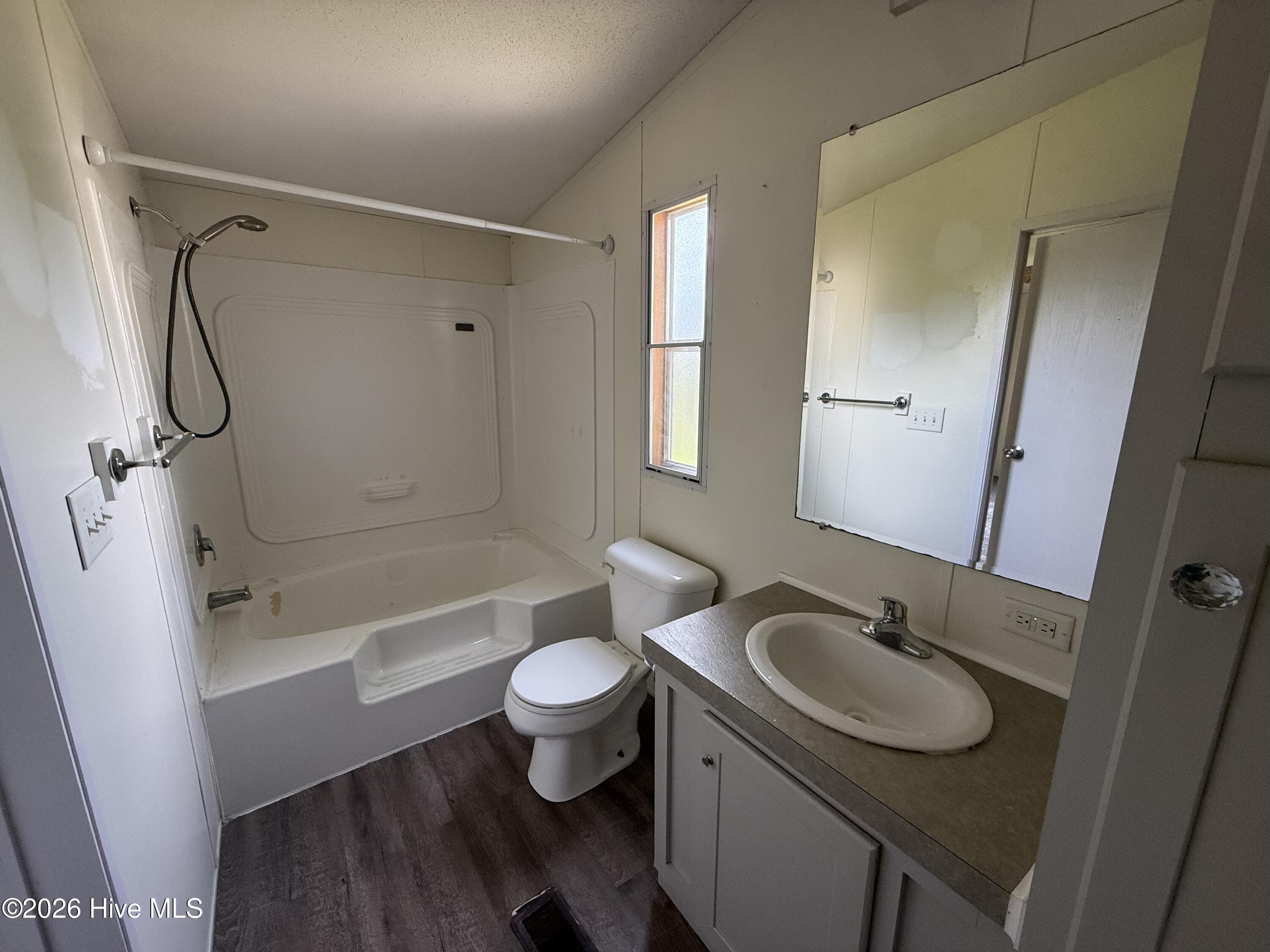 Manufactured Home at 907 Kontiki Court, Hampstead, NC 28443, photo 11 of 14