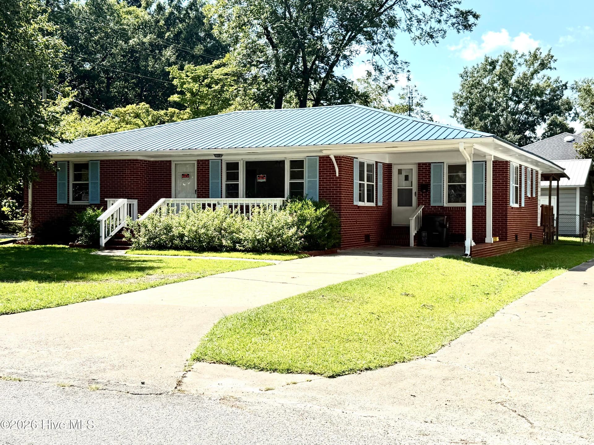 Single Family Residence at 501 N Chestnut Street, Mount Olive, NC 28365