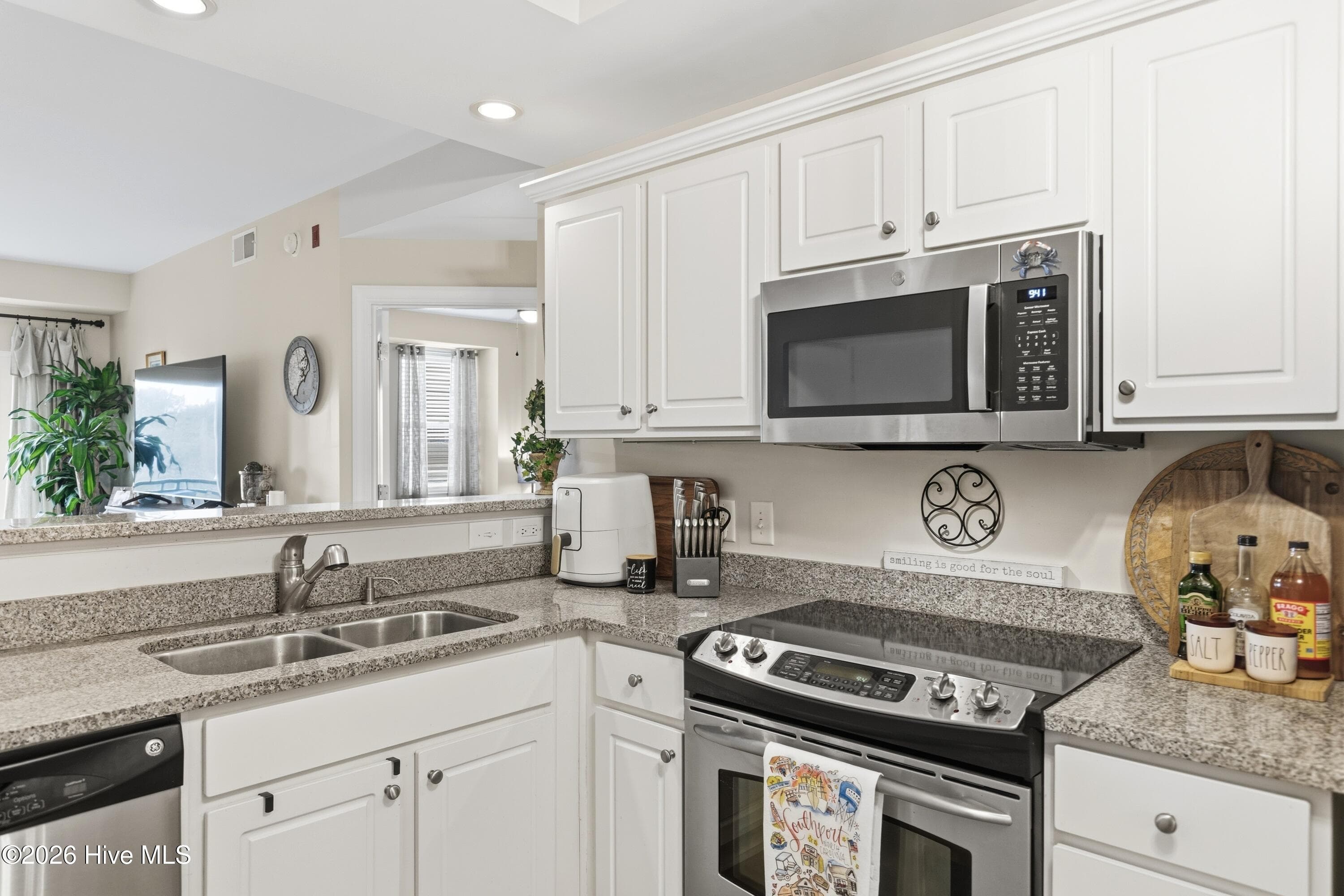 Condominium at 3100 Marsh Grove Lane Unit 3211, Southport, NC 28461, photo 12 of 45
