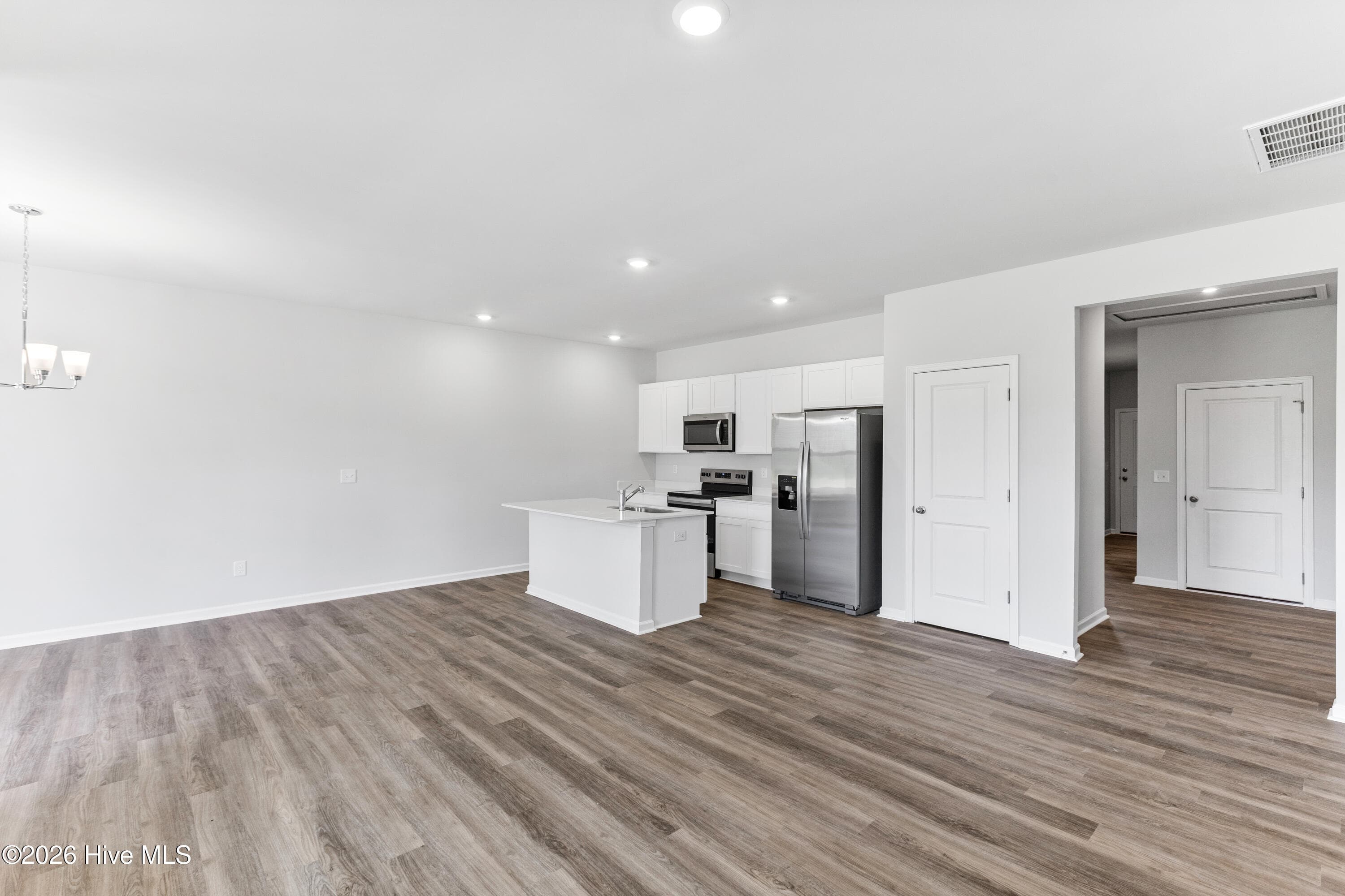 Single Family Residence at 5512 Peace And Plenty Court, New Bern, NC 28560, photo 5 of 21