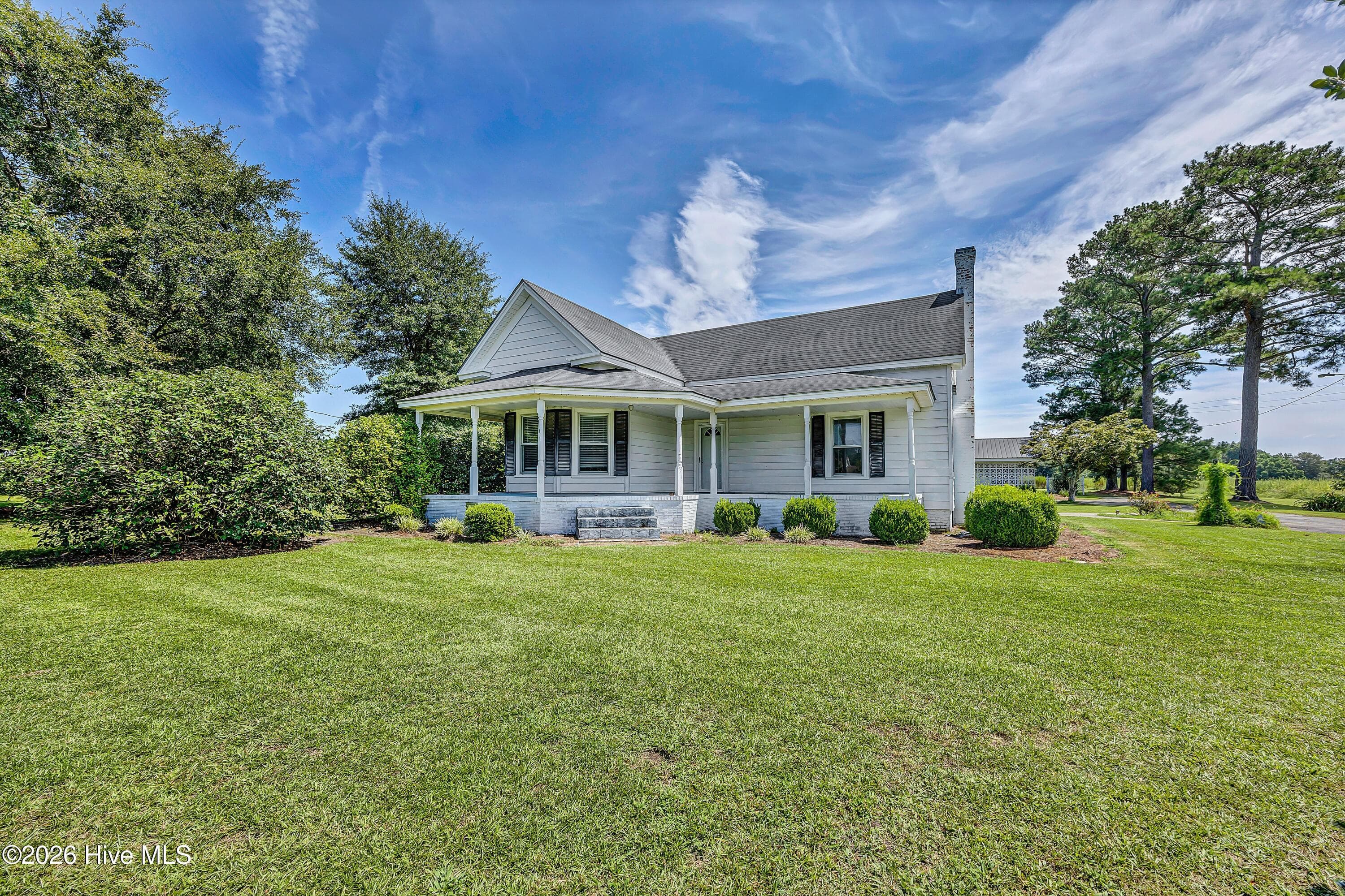 Single Family Residence at 4027 S Nc Hwy 11, Wallace, NC 28466, photo 2 of 27