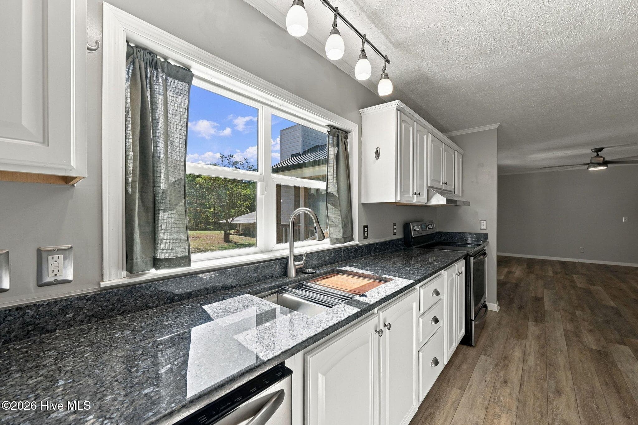 Single Family Residence at 21708 Old Maxton Road, Maxton, NC 28364, photo 7 of 50
