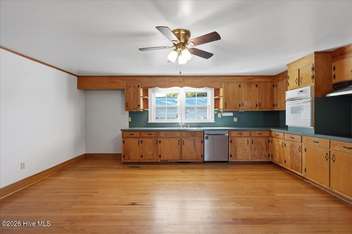 Kitchen - 751 Tyree Road, Kinston, NC 28504