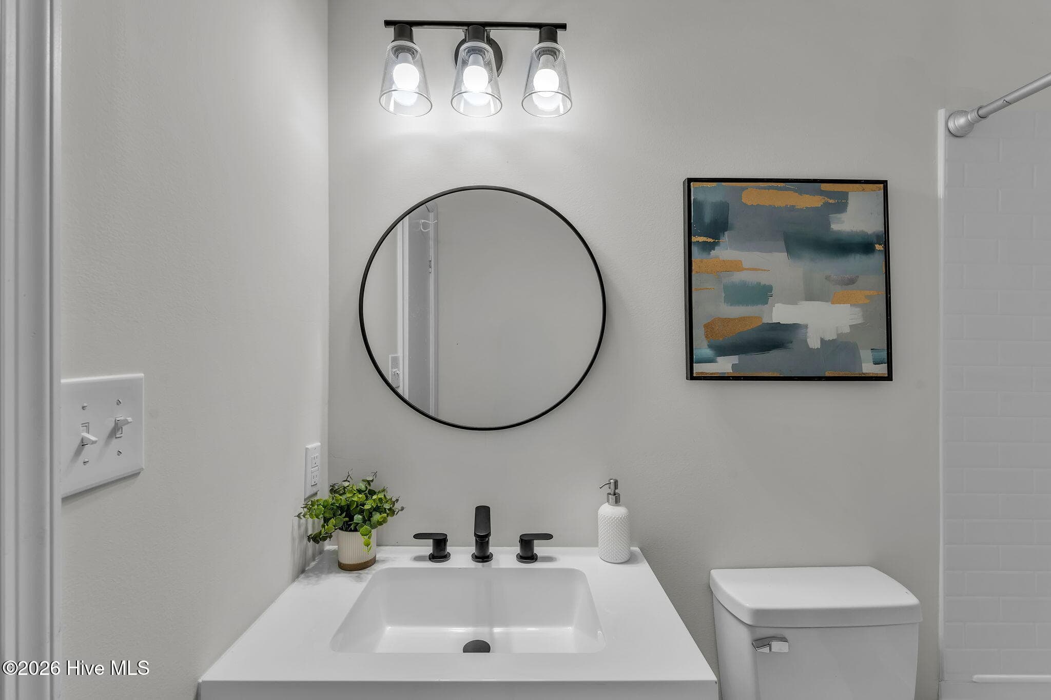 Full bathroom - 567 Blount Road, Elizabeth City, NC 27909