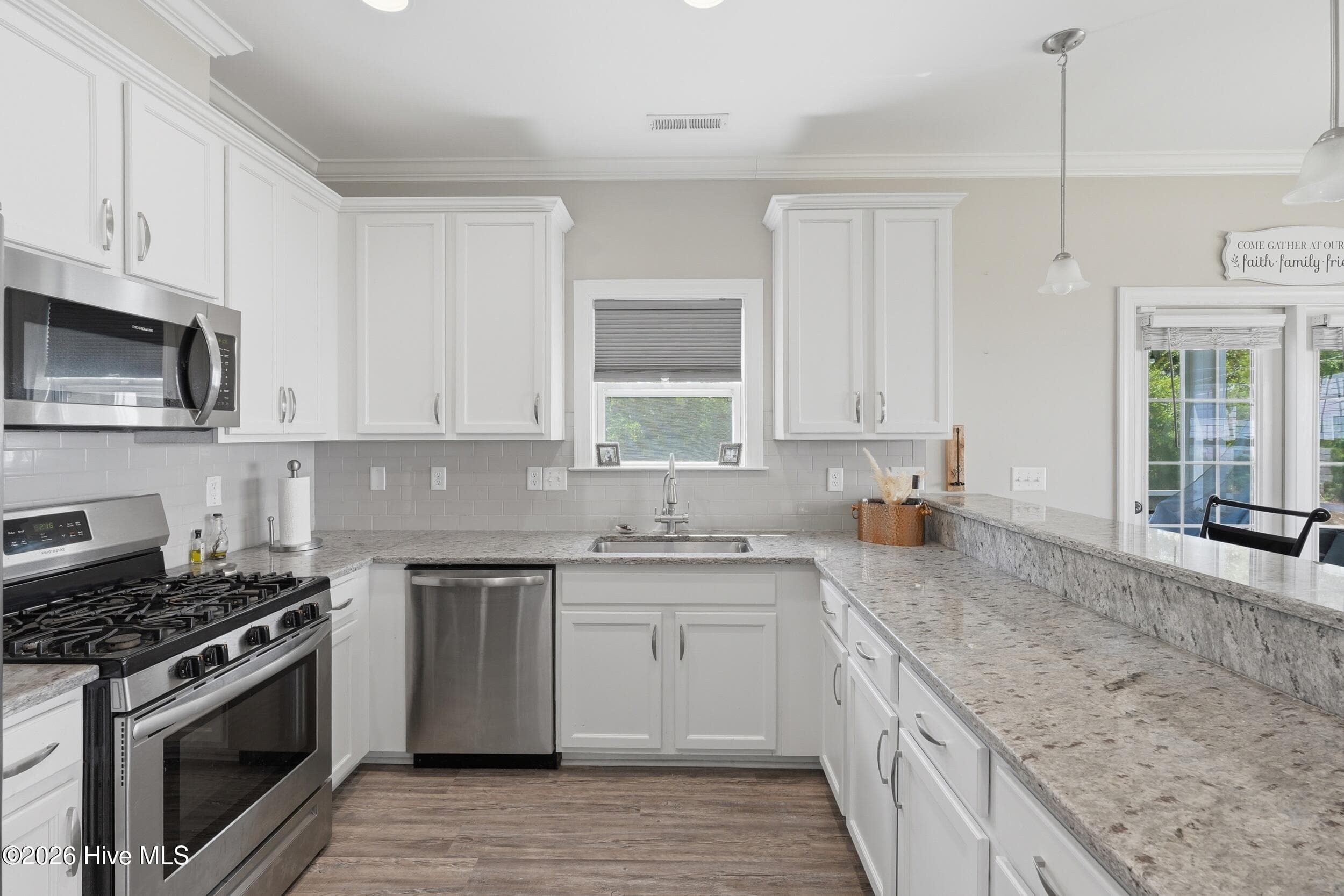 Single Family Residence at 5732 Brown Pelican Lane, Wilmington, NC 28409, photo 9 of 40