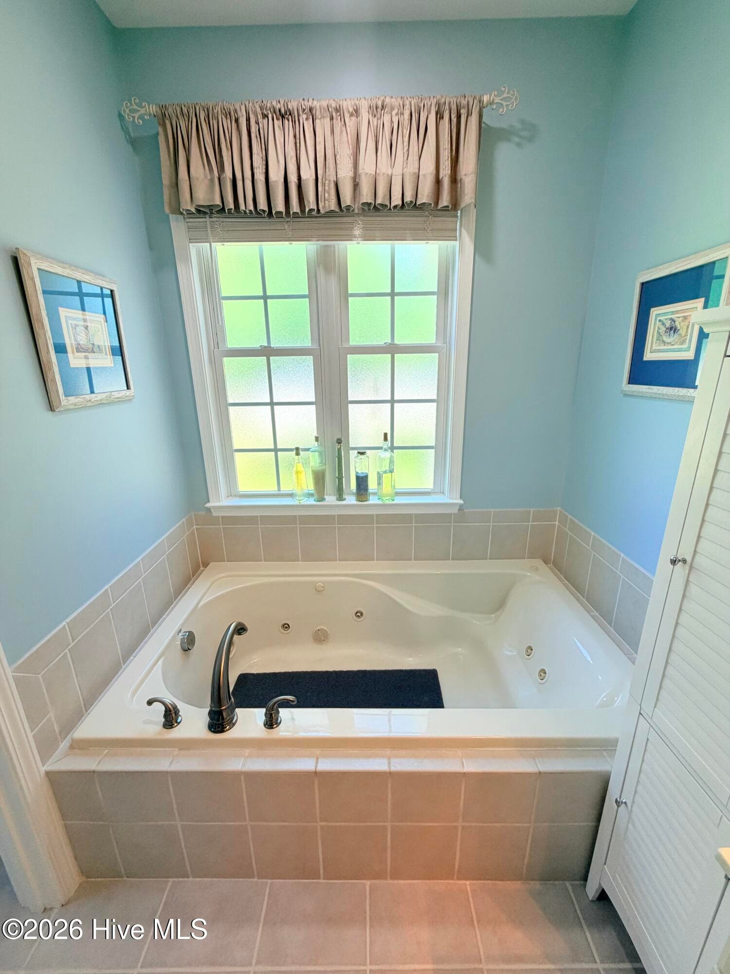 soaking tub - 1926 Snowy Egret Drive, Morehead City, NC 28557