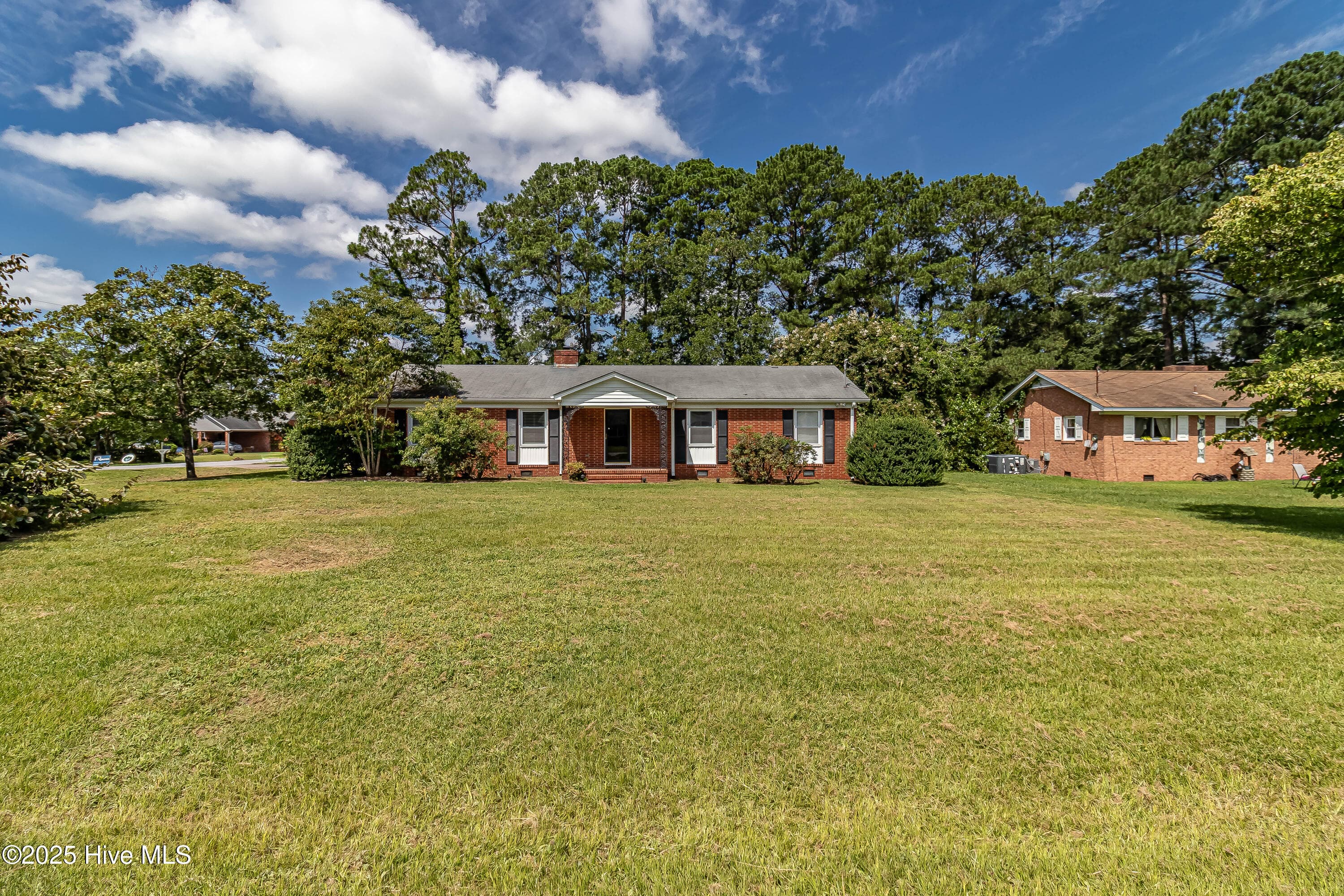Single Family Residence at 1801 E Azalea Drive, Goldsboro, NC 27530, photo 7 of 77