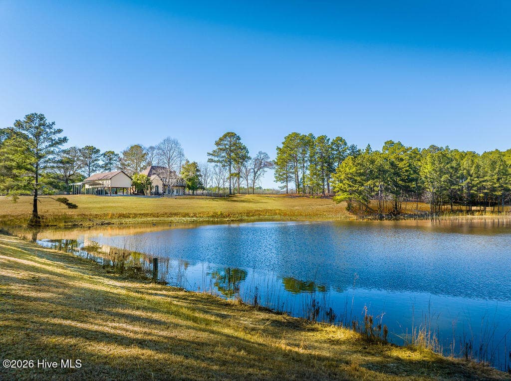 Single Family Residence at 450 Addor Road, Aberdeen, NC 28315, photo 2 of 47
