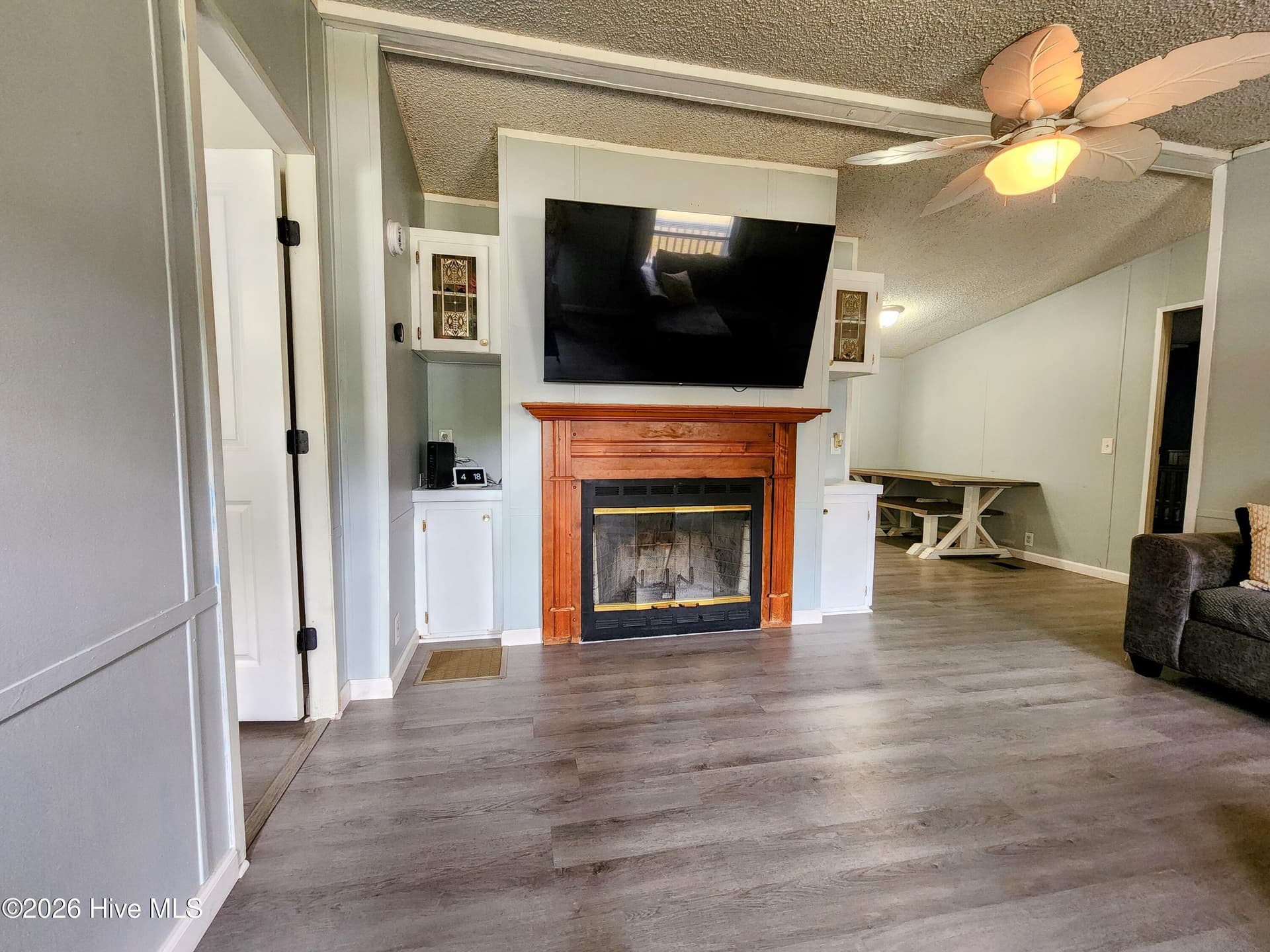 Manufactured Home at 623 Sandy Bluff Drive SW, Supply, NC 28462, photo 4 of 26