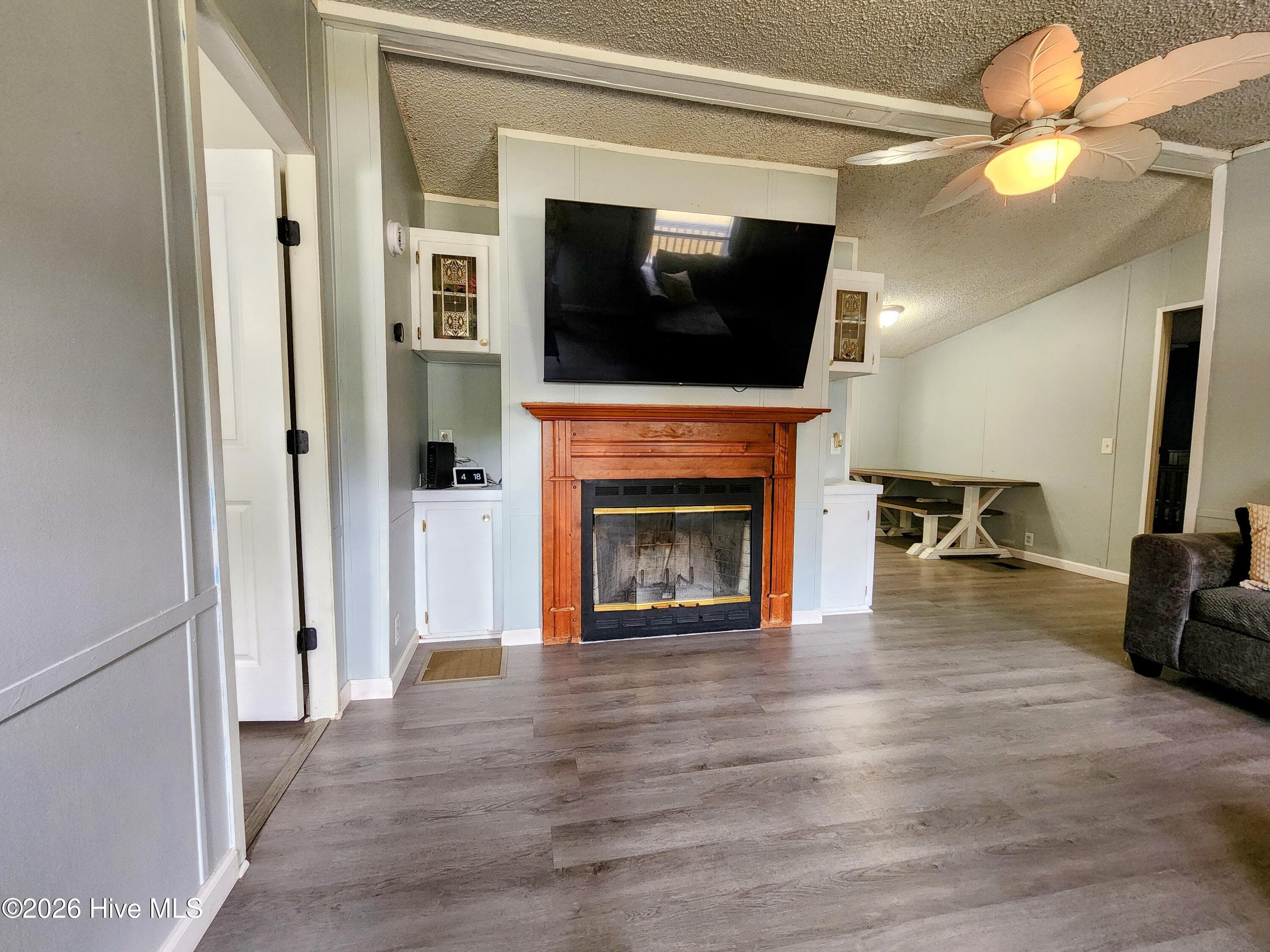 Manufactured Home at 623 Sandy Bluff Drive SW, Supply, NC 28462, photo 4 of 26