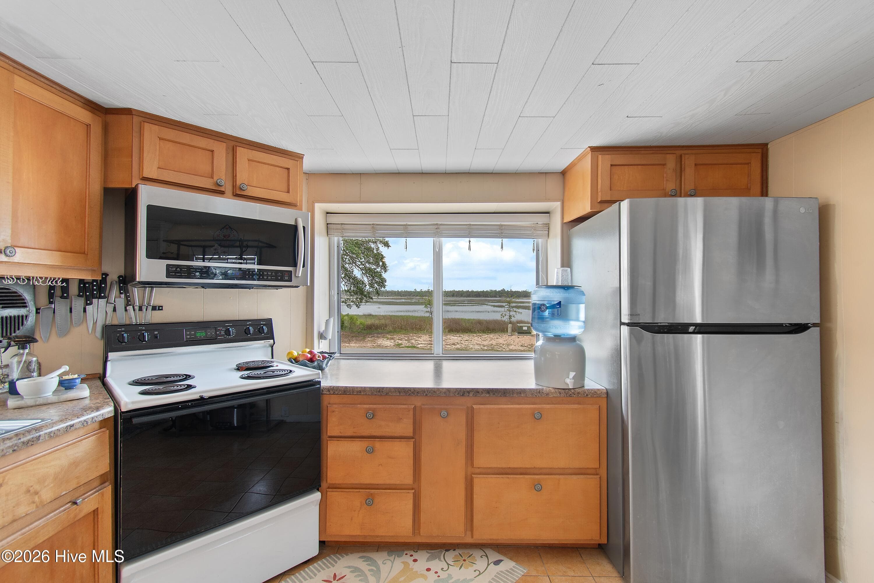 Manufactured Home at 7701 E Yacht Drive, Oak Island, NC 28465, photo 12 of 69