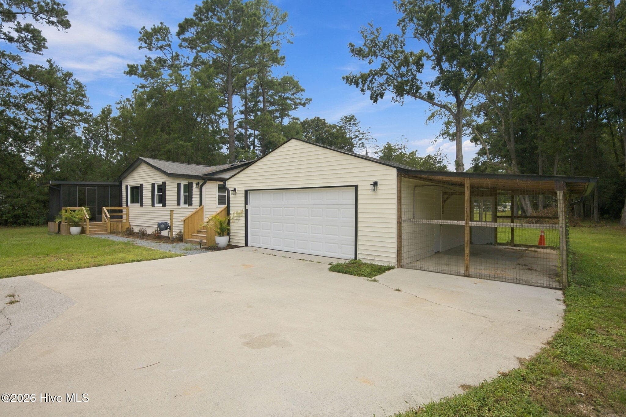 Single Family Residence at 190 Old Bridge Road, Rocky Point, NC 28457, photo 2 of 46