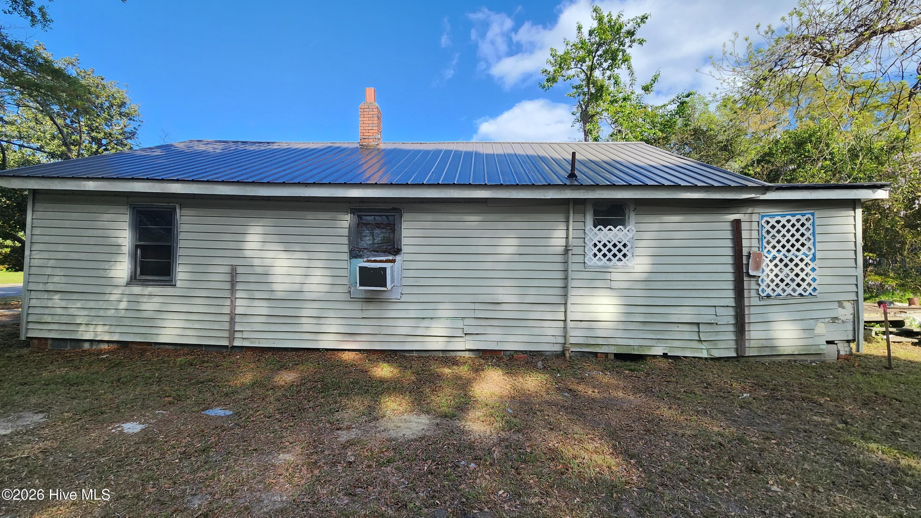 Single Family Residence at 407 W Lewis Street, Whiteville, NC 28472, photo 3 of 3