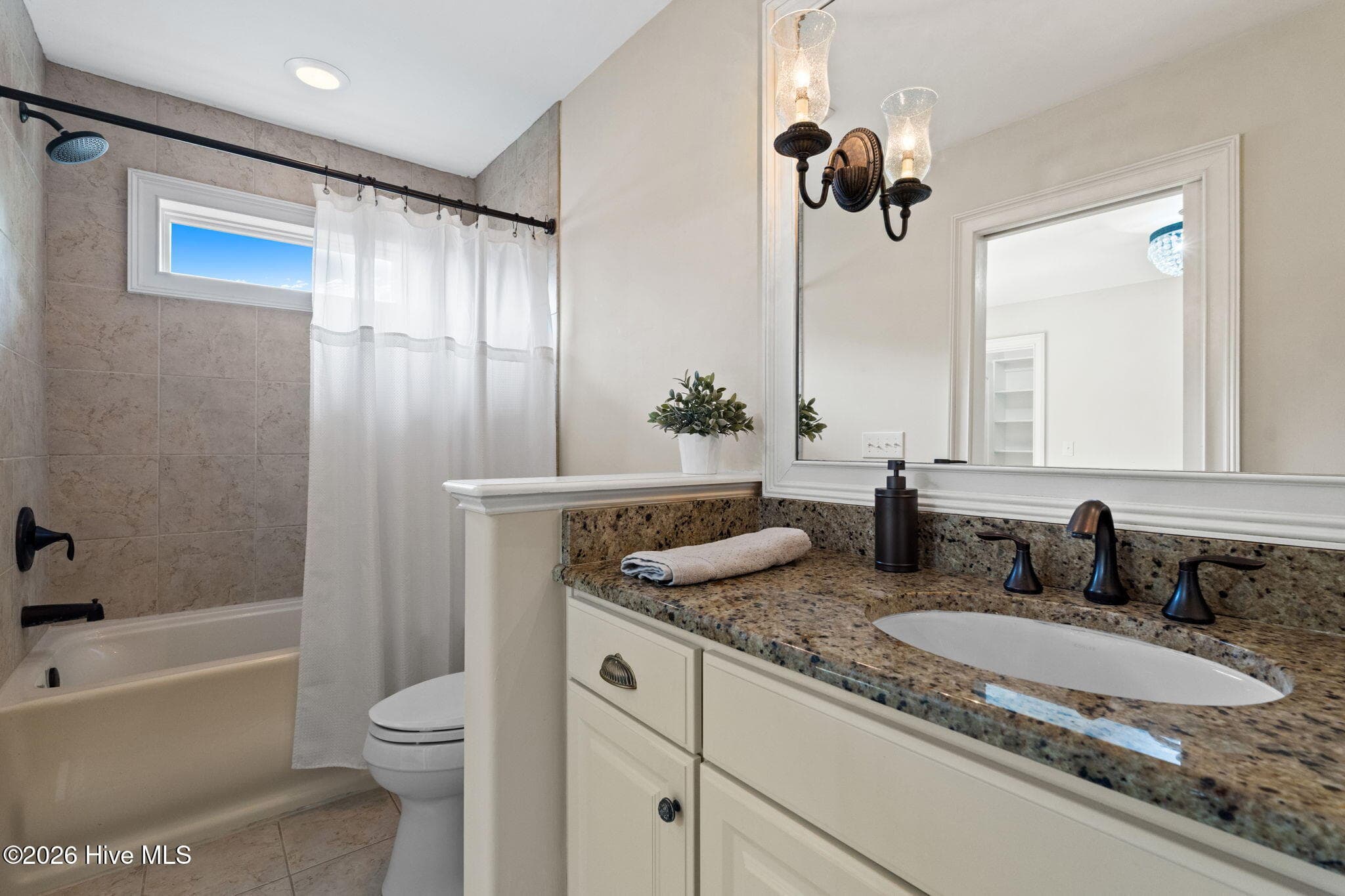 Guest ensuite - 3858 Ridge Crest Drive, Southport, NC 28461