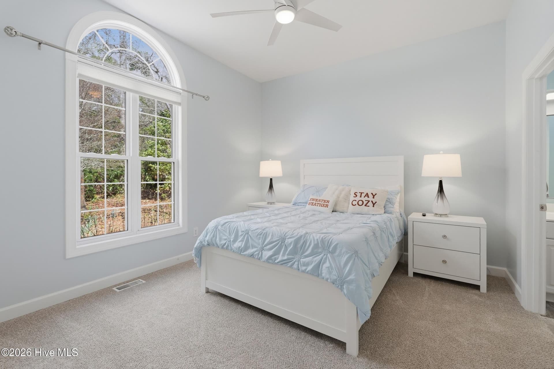 Single Family Residence at 606 Ravenswood Road, Hampstead, NC 28443, photo 3 of 11