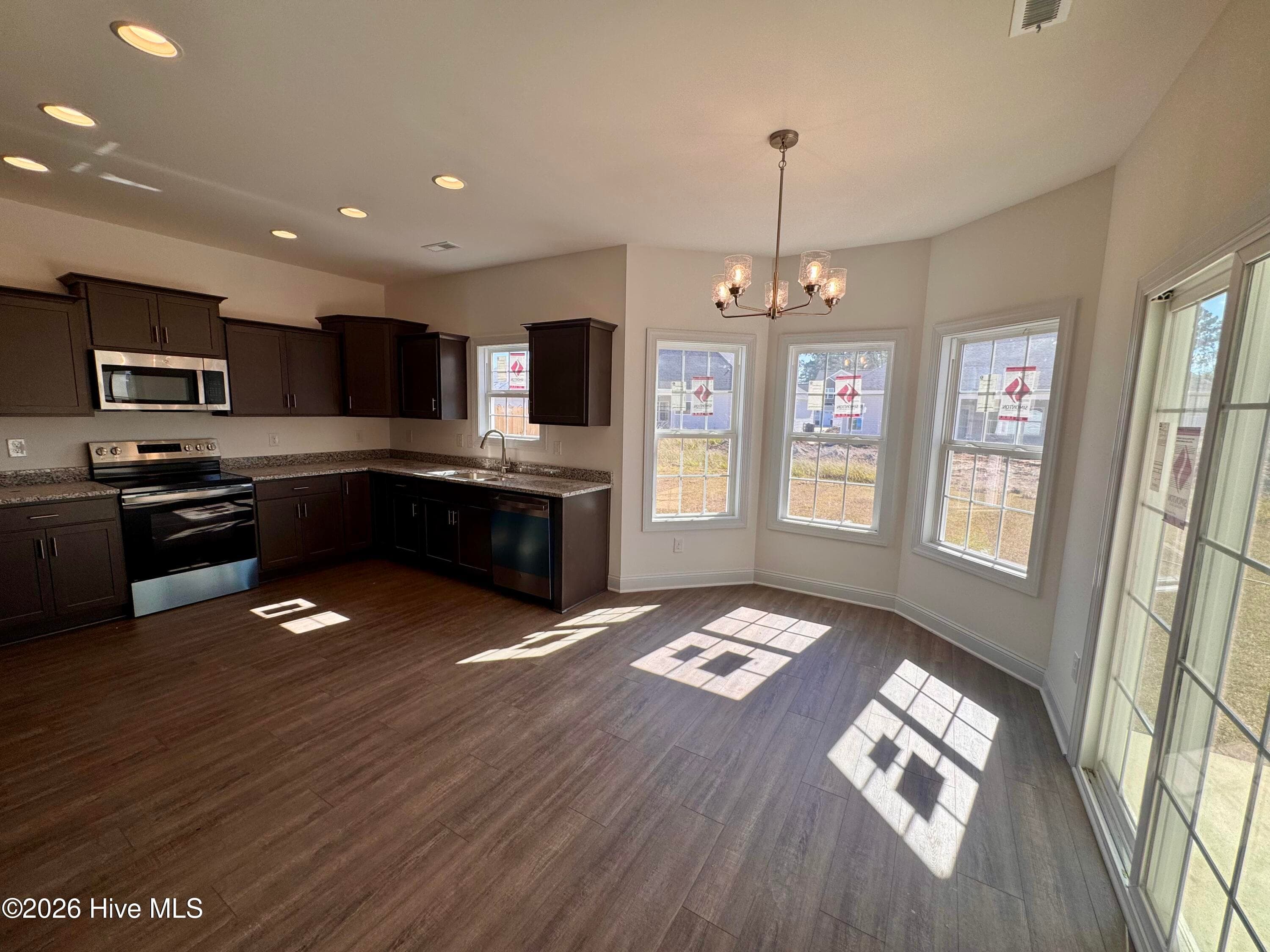 Single Family Residence at 4013 Bluewater Boulevard, New Bern, NC 28562, photo 23 of 121
