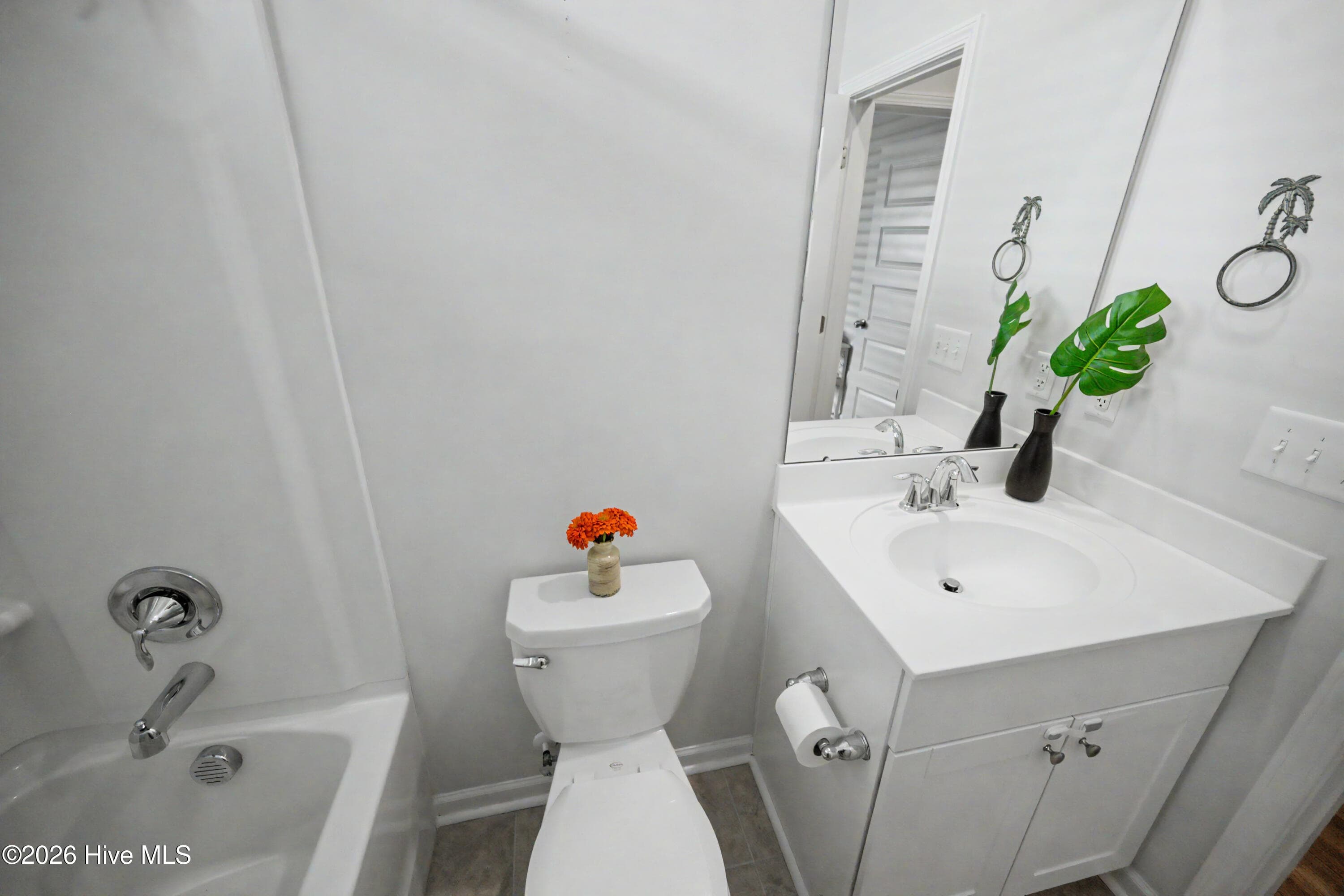 Guest bathroom - 9056 Island Shore Avenue, Calabash, NC 28467