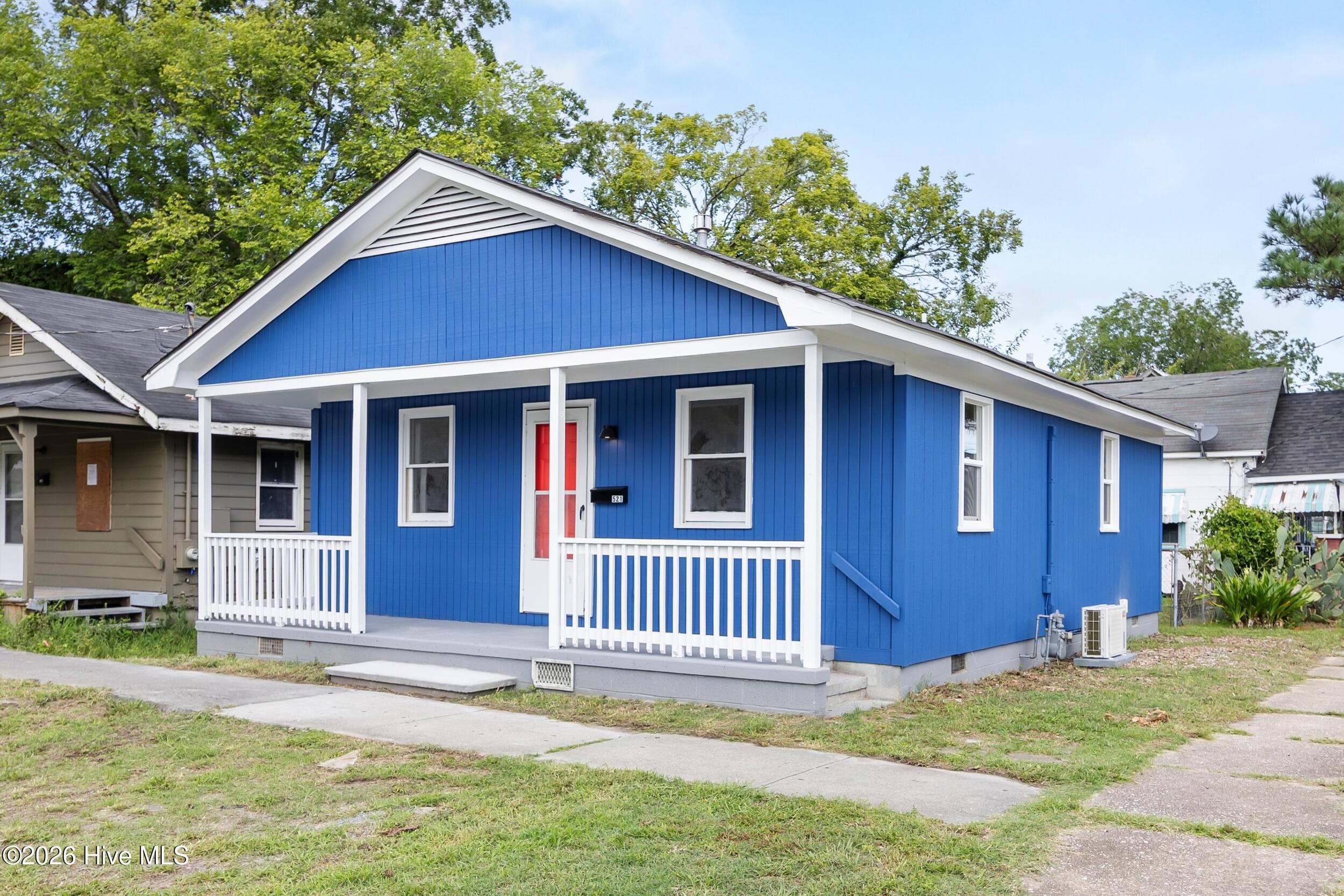 Single Family Residence at 521 Swann Street, Wilmington, NC 28401, photo 2 of 36