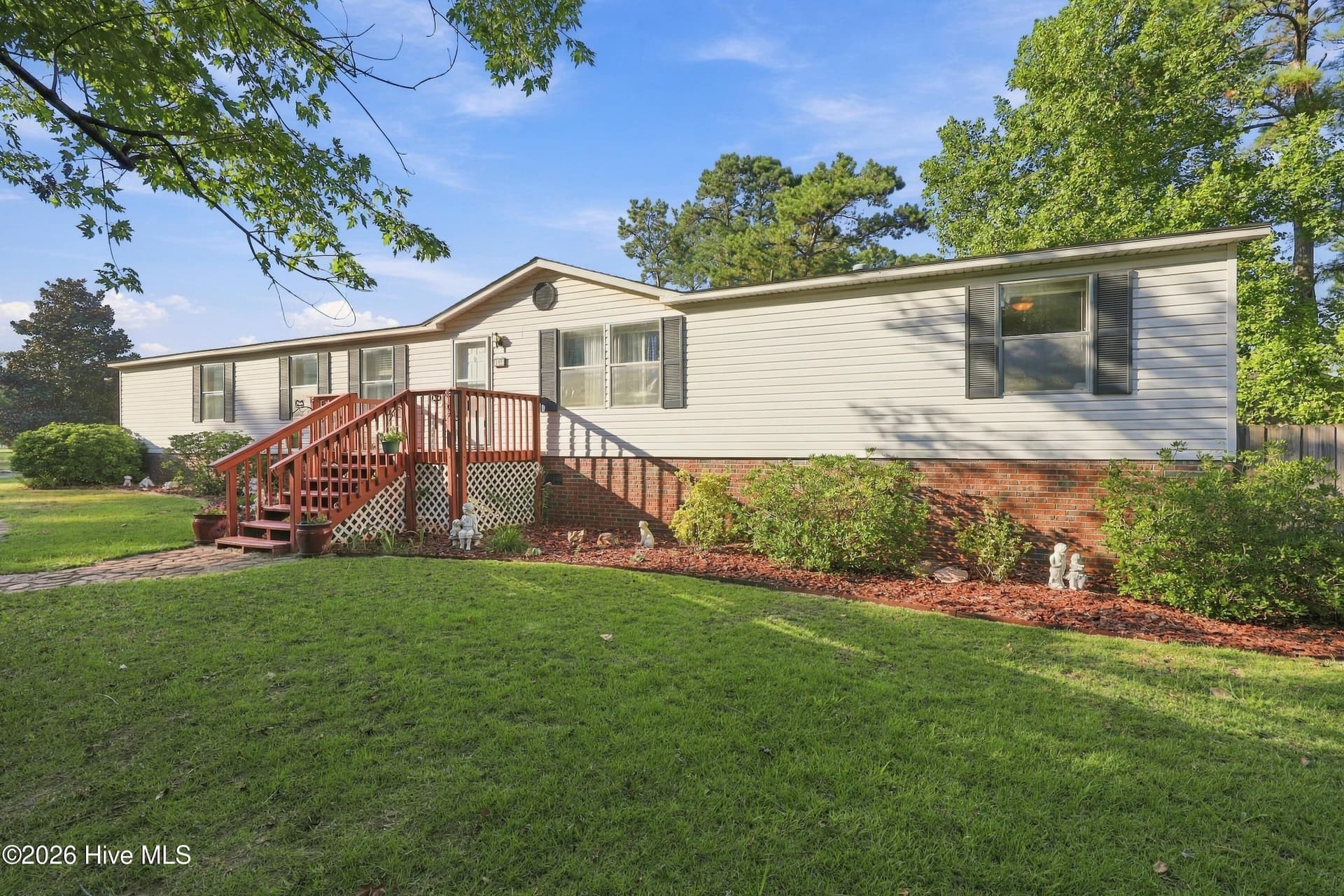 Manufactured Home at 683 Bay Harbor Drive, Hampstead, NC 28443, photo 3 of 40