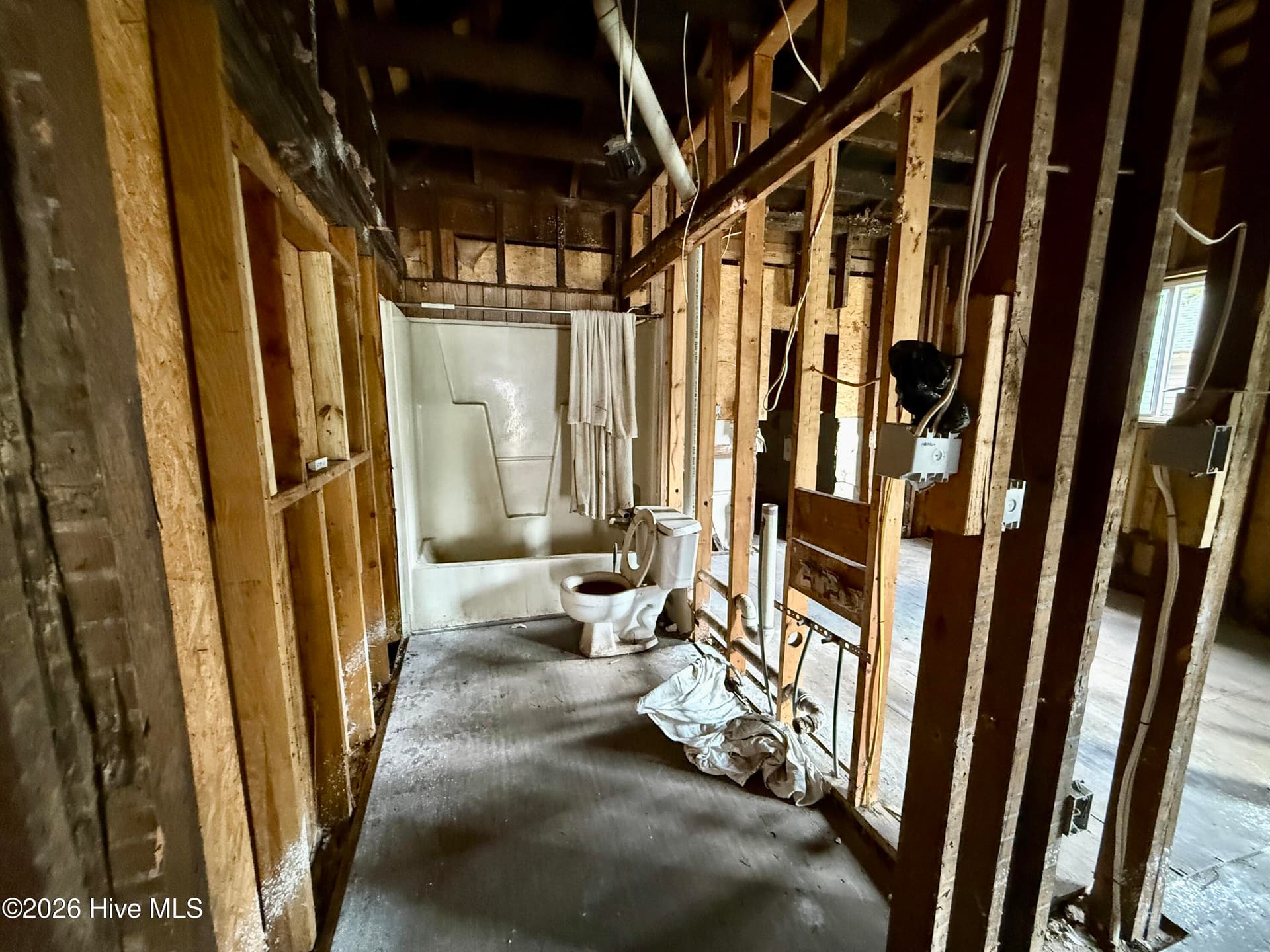 Single Family Residence at 911 Washington Street E, Wilson, NC 27893, photo 12 of 20