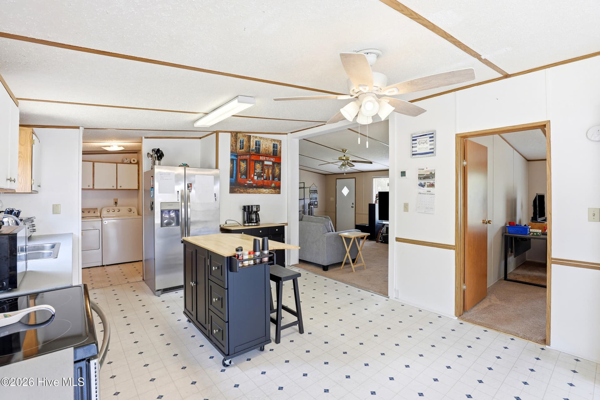 Manufactured Home at 709 Inlet Acres Drive, Wilmington, NC 28412, photo 9 of 44