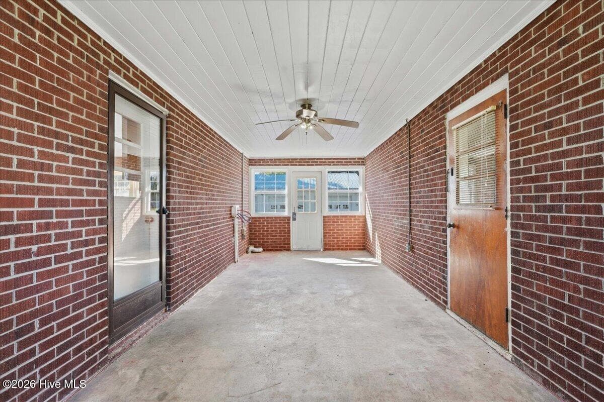 Laundry - 751 Tyree Road, Kinston, NC 28504