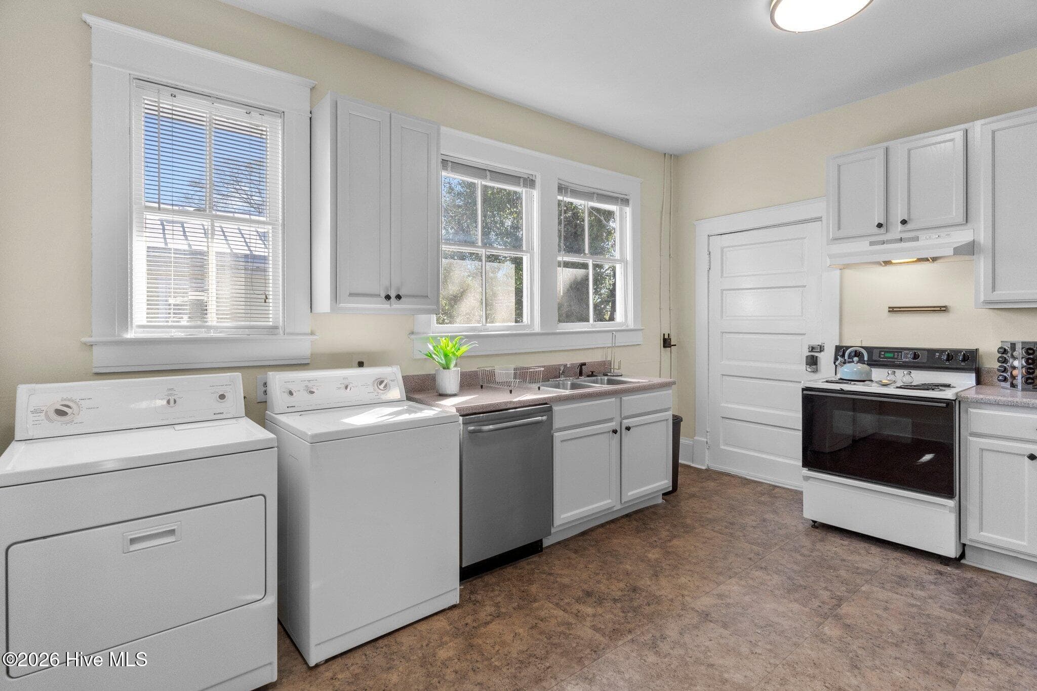2nd Floor Unit - Kitchen - 312 Church Street, Wilmington, NC 28401