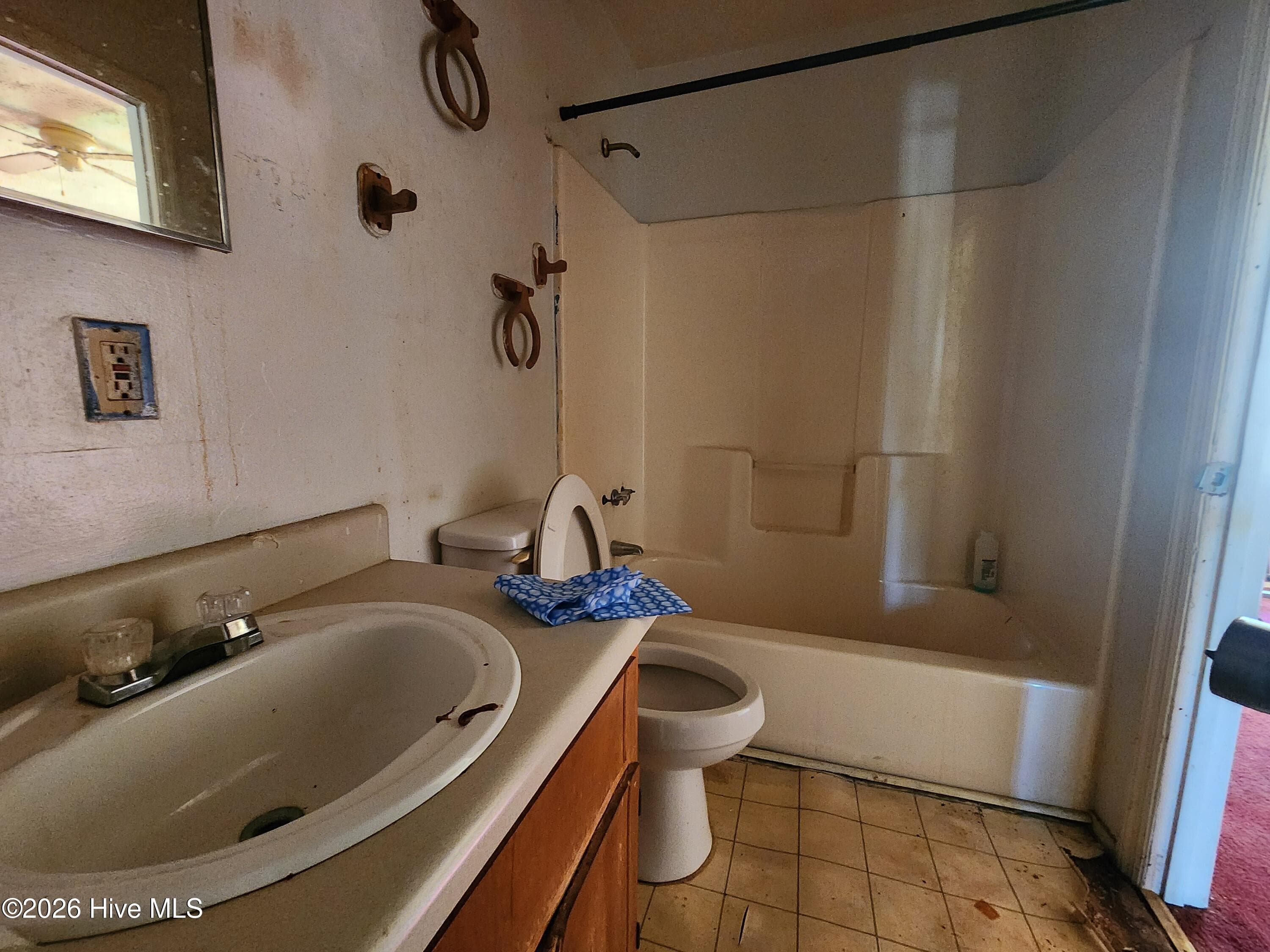 Needs modern floor covering/updates - 198 Runs Creek Drive, Jackson, SC 29831
