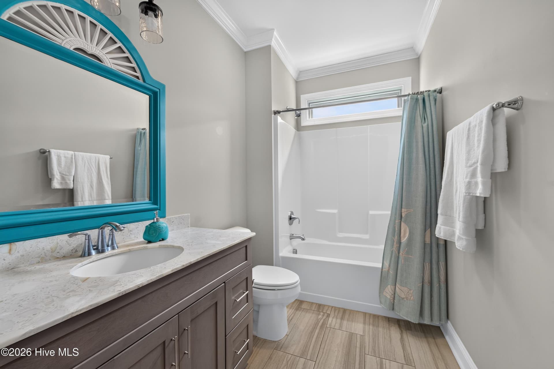 guest bath - 101 Beaumont Circle, Hampstead, NC 28443