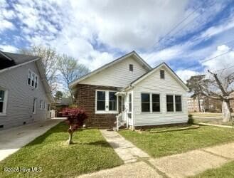 Single Family Residence at 517 W North Street W, Ahoskie, NC 27910, photo 4 of 66