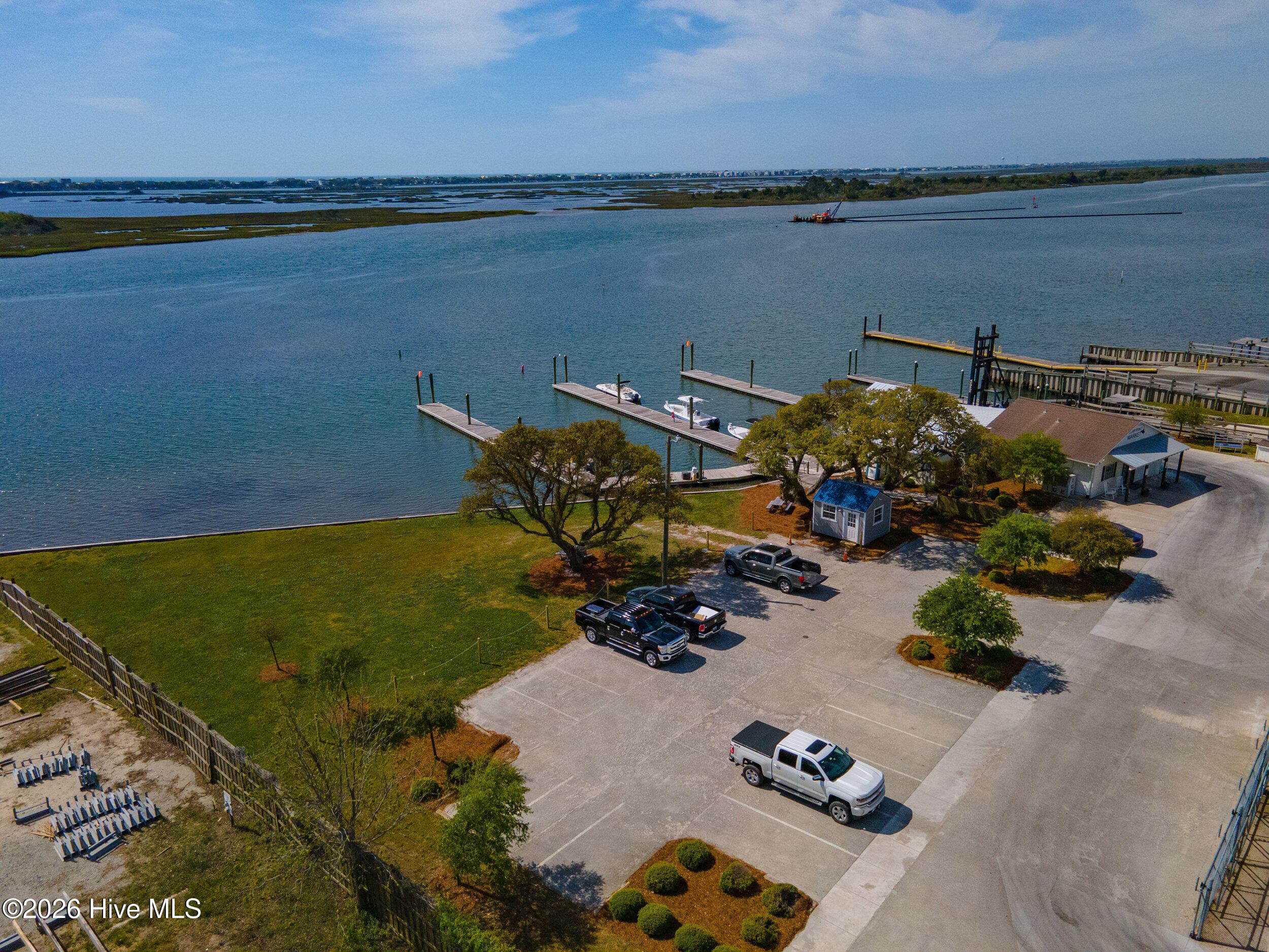 Single Family Residence at 858 Wildwood Circle, Hampstead, NC 28443, photo 3 of 3