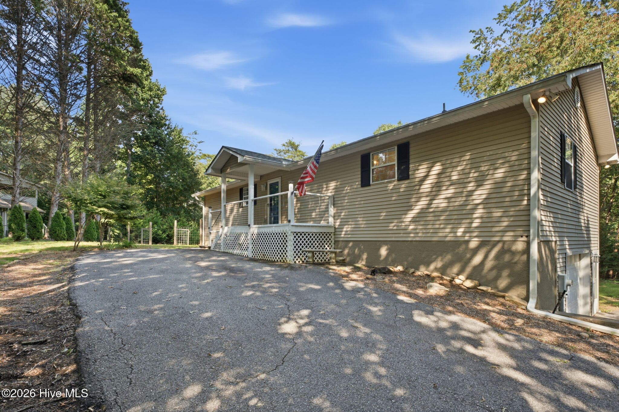 Single Family Residence at 5111 Summer Wood Lane, Young Harris, GA 30582, photo 2 of 45