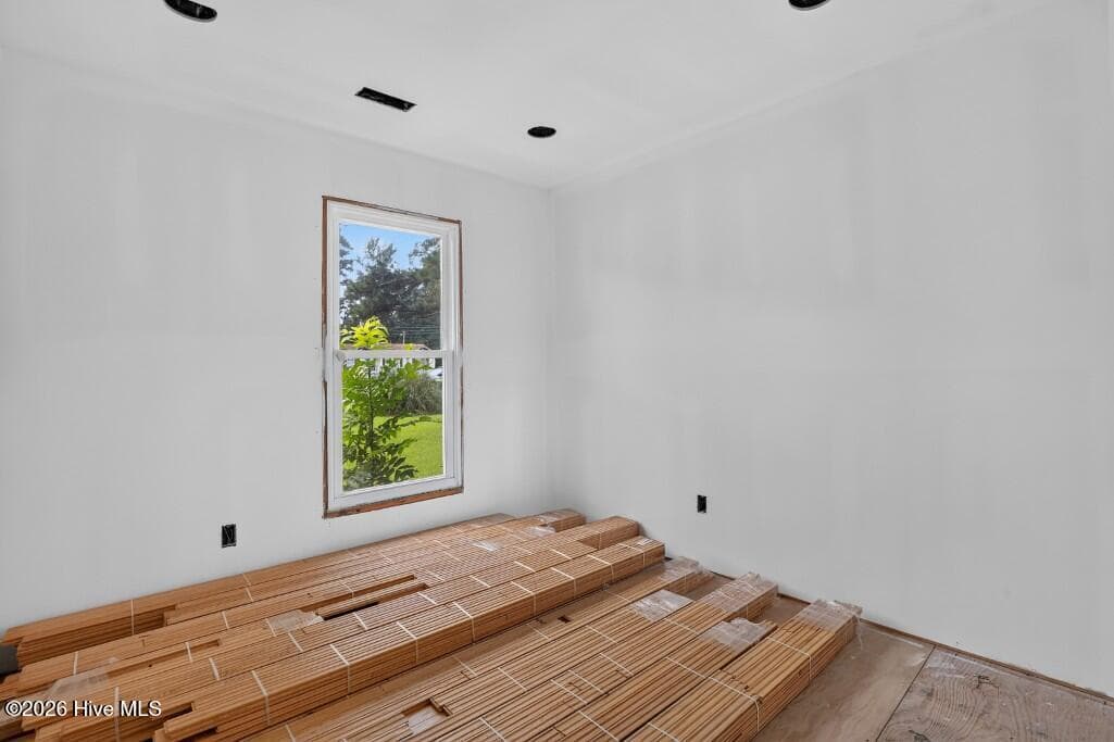 Single Family Residence at 602 W Thurman Road, New Bern, NC 28562, New Bern, photo 8 of 16
