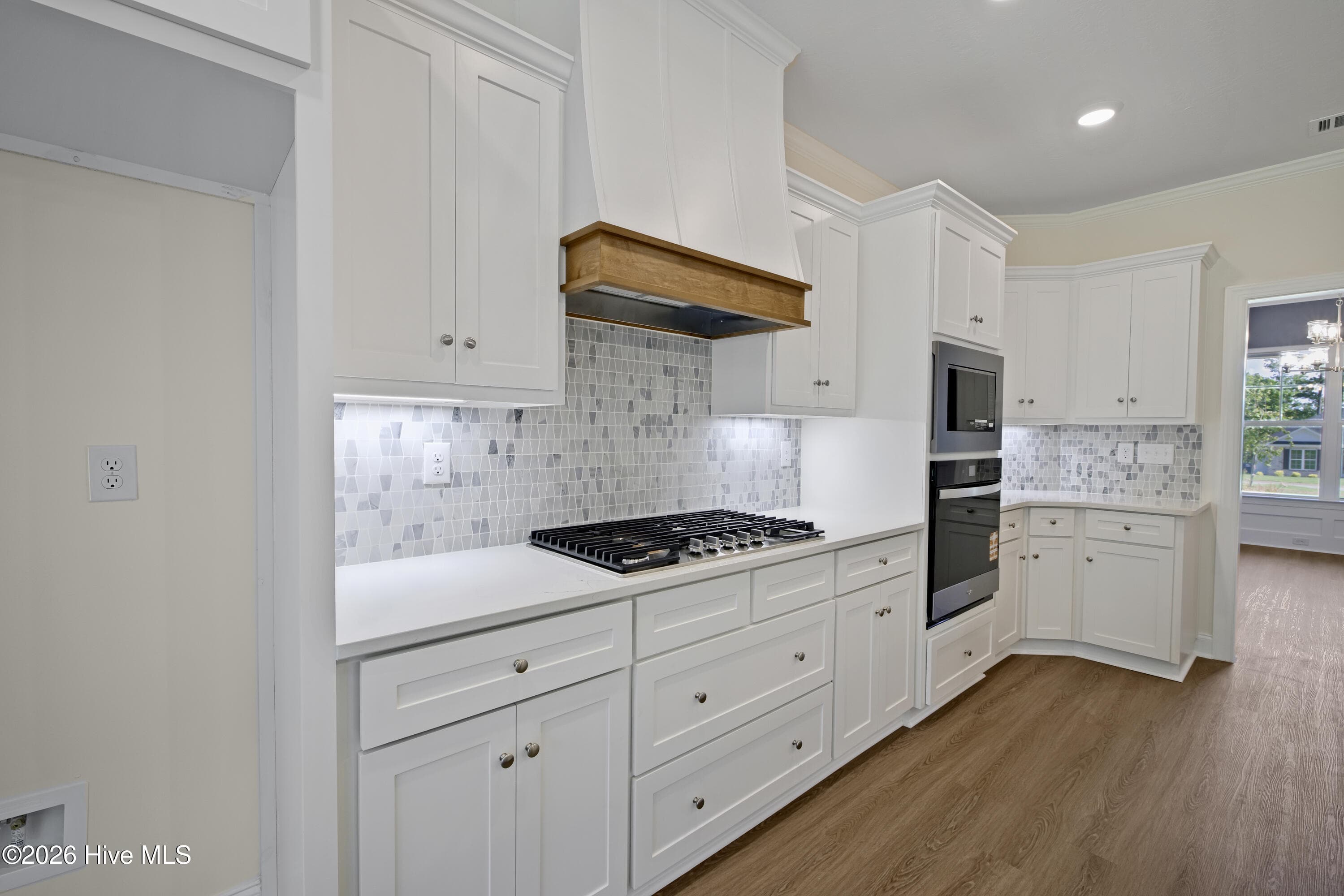 Gas cooktop - 1589 Bellingham Drive, Beech Island, SC 29842
