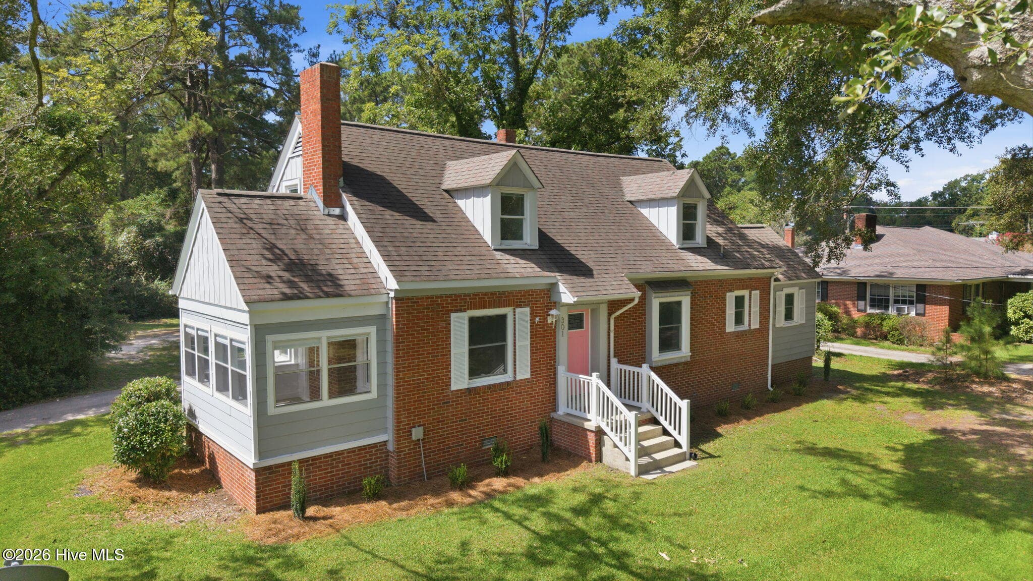 Single Family Residence at 301 W 15th Street, Washington, NC 27889, photo 2 of 31
