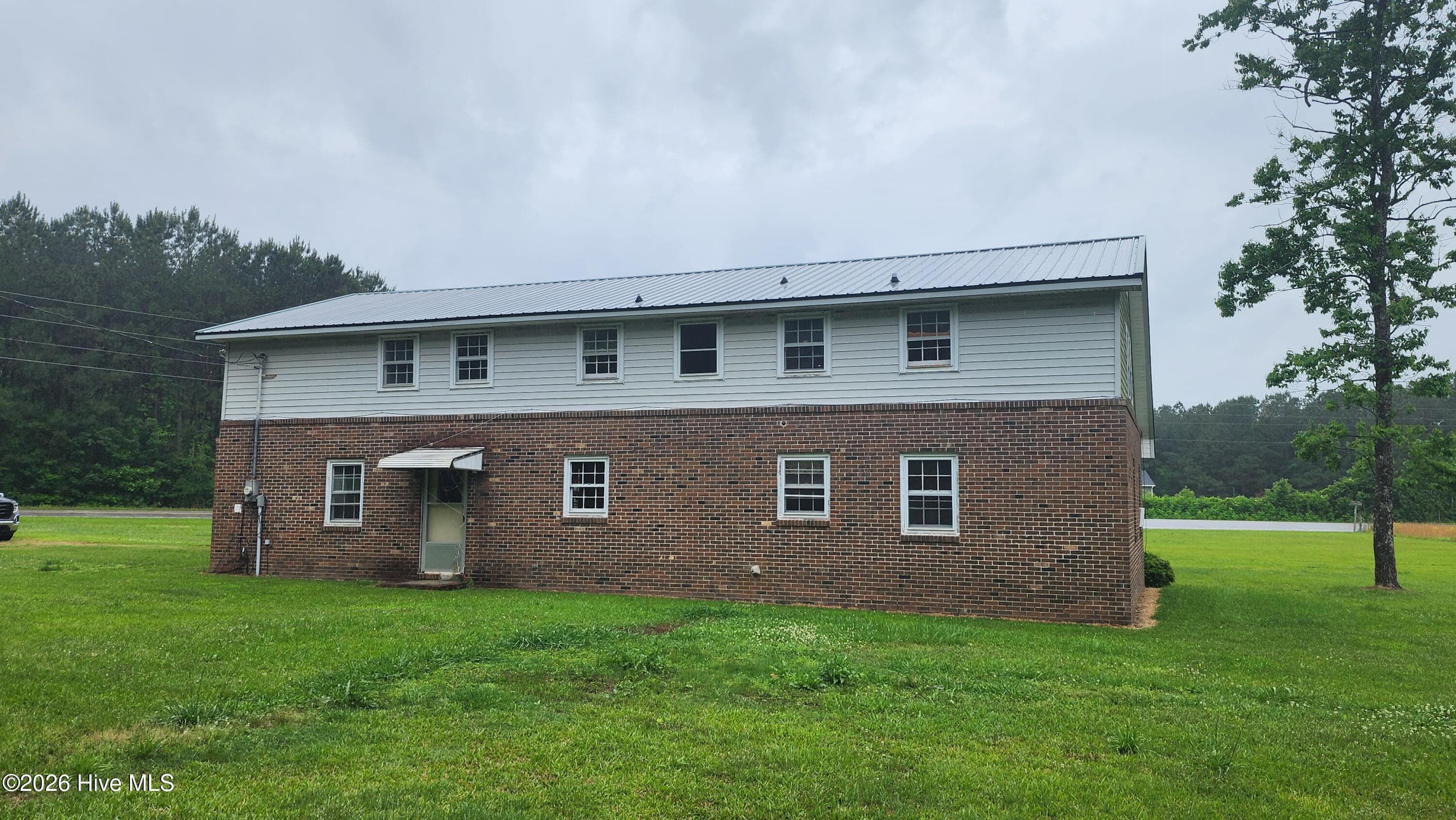 Single Family Residence at 581 Hallsboro Road, Clarkton, NC 28433, photo 2 of 2