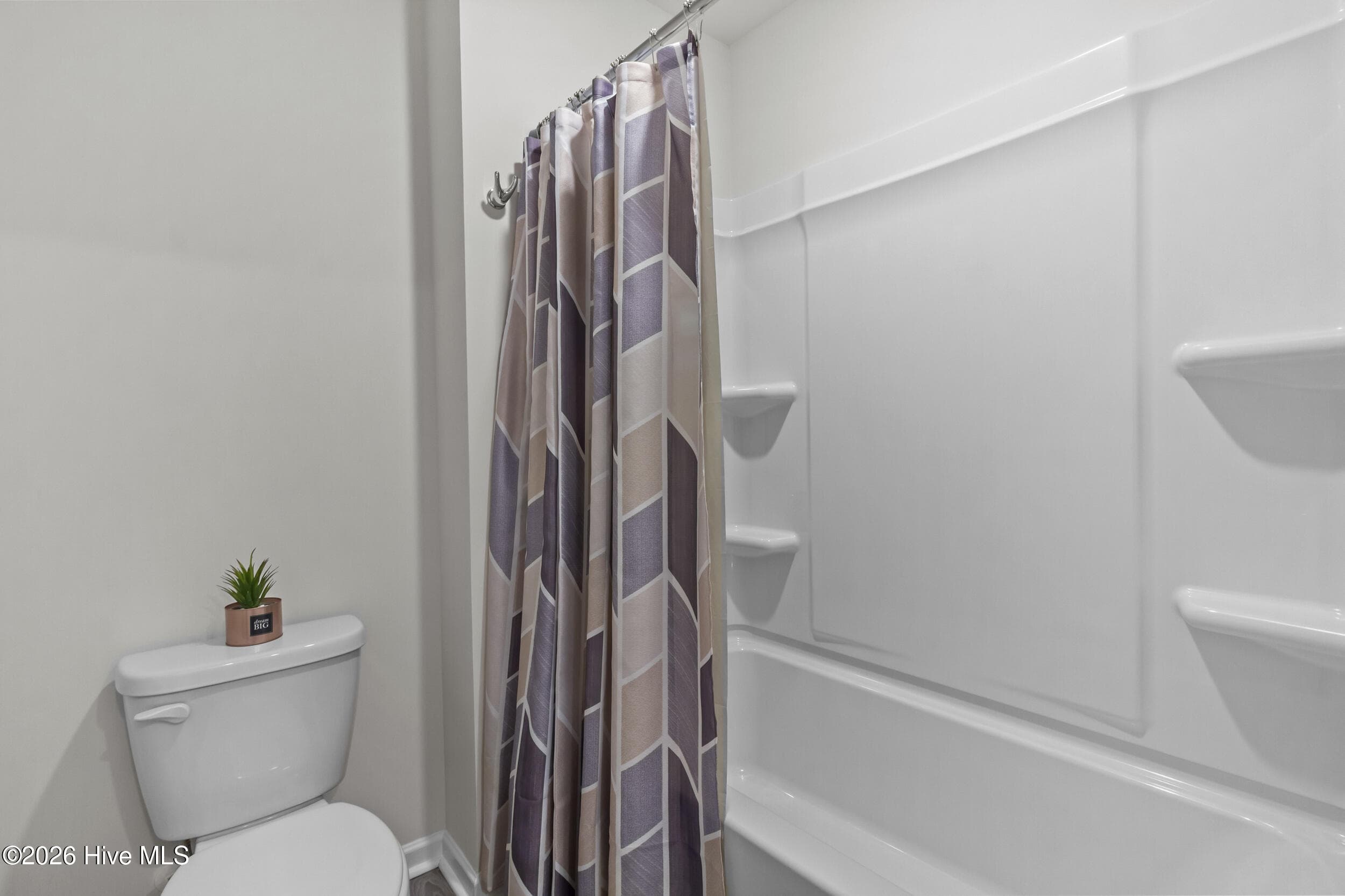 Upstairs Full Bathroom - 4019 Emerald View, New Bern, NC 28560