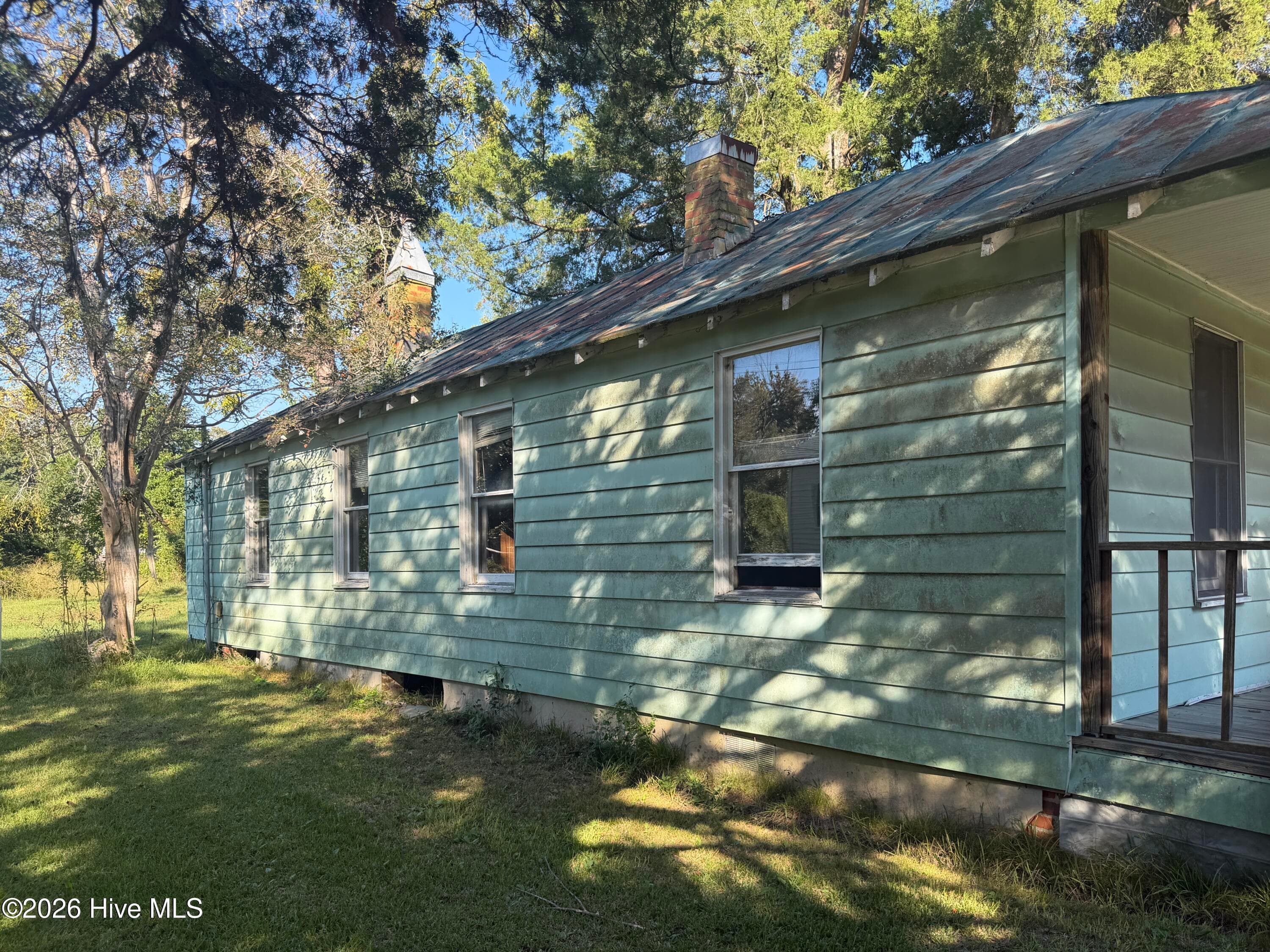 Single Family Residence at 2204 Oaks Road, New Bern, NC 28560, photo 4 of 15