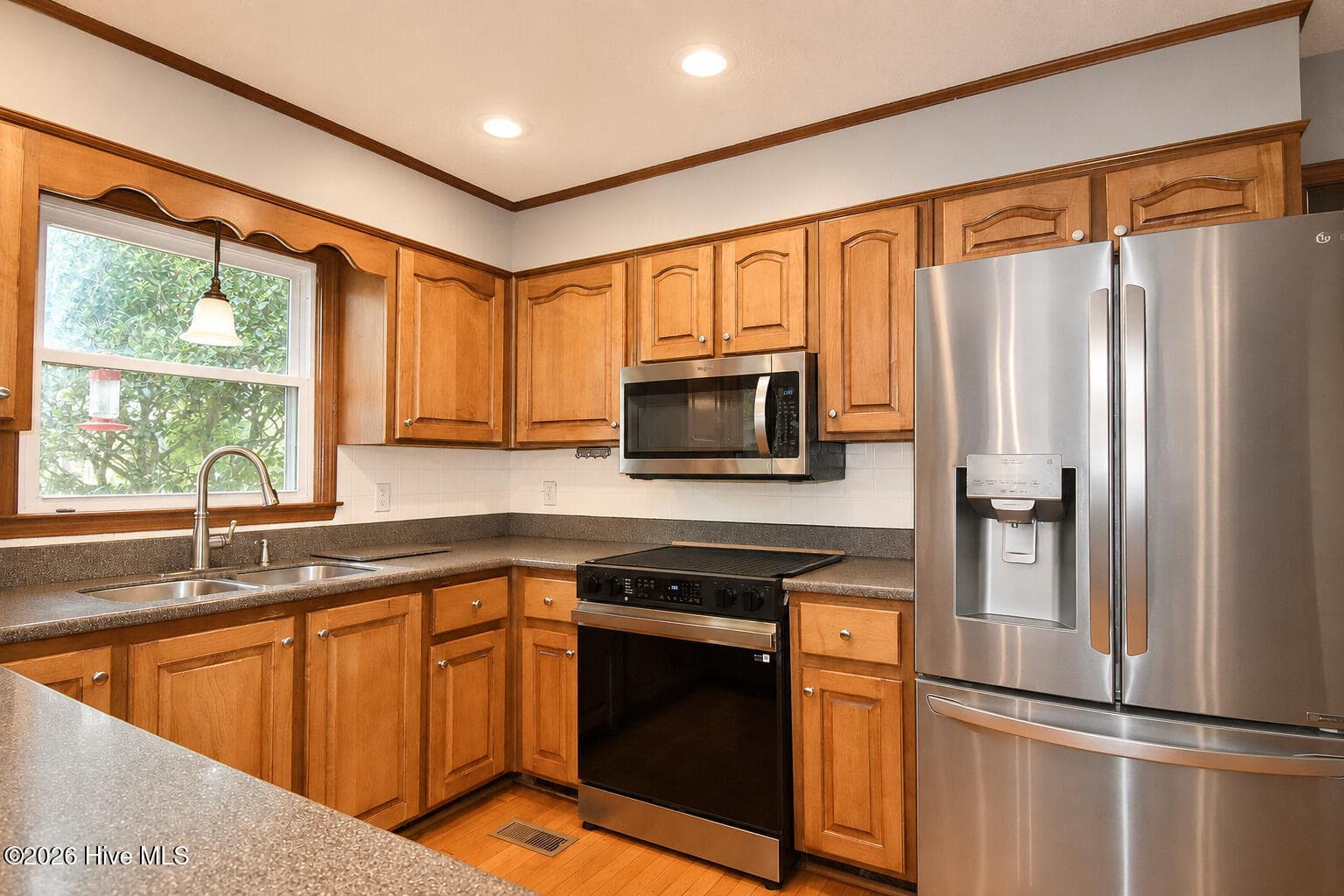 eat in kitchen with peninsula breakfast bar, updated corain countertops - 13 Farrington Way, North Augusta, SC 29860