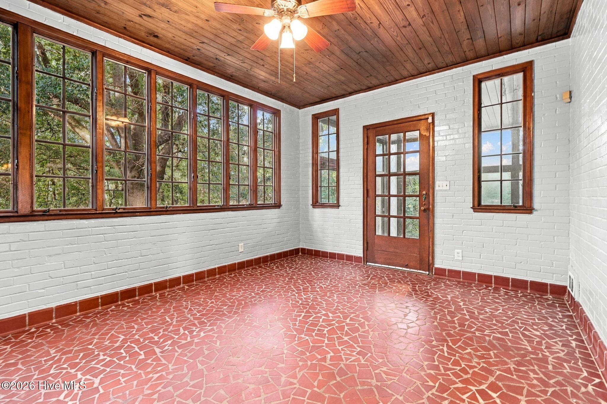 Heated and cooled Sunroom - 1013 Riverside Boulevard, Lumberton, NC 28358