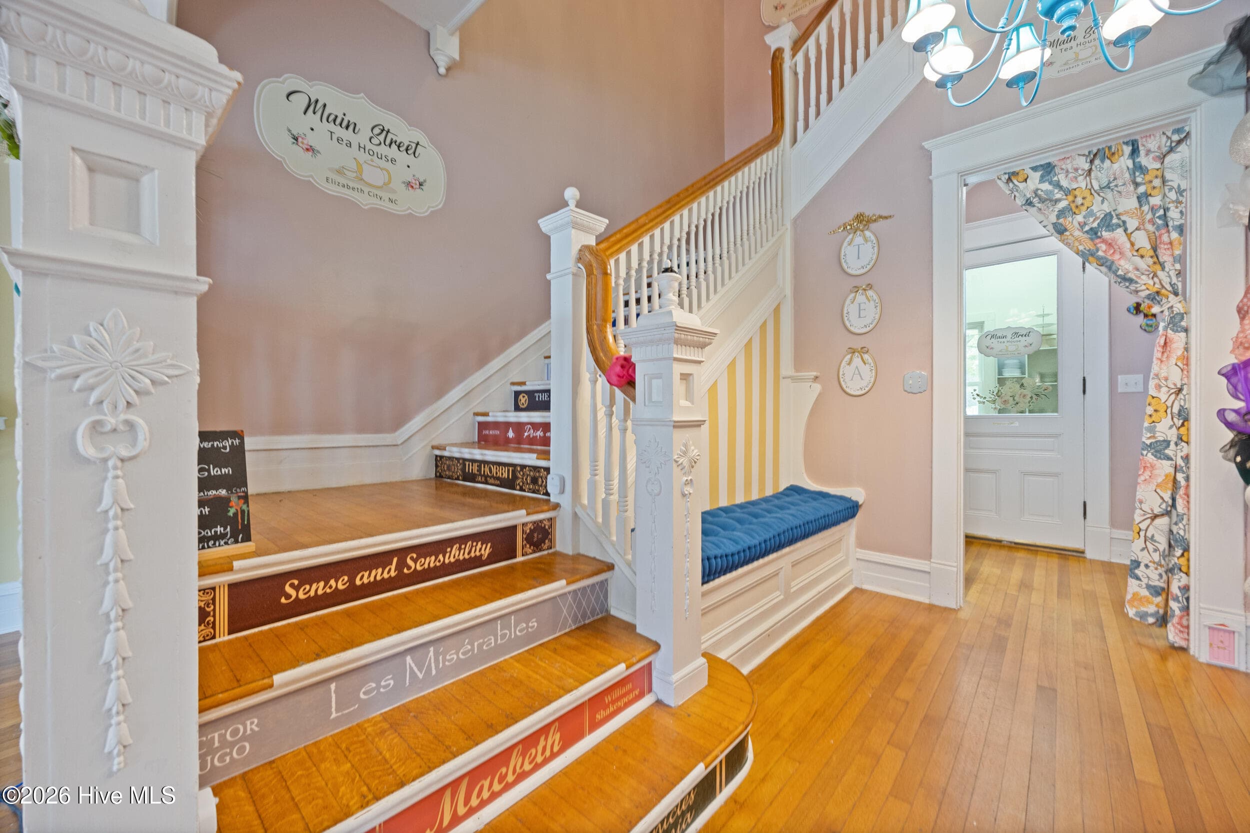 Single Family Residence at 104 W Main Street, Elizabeth City, NC 27909, photo 2 of 3