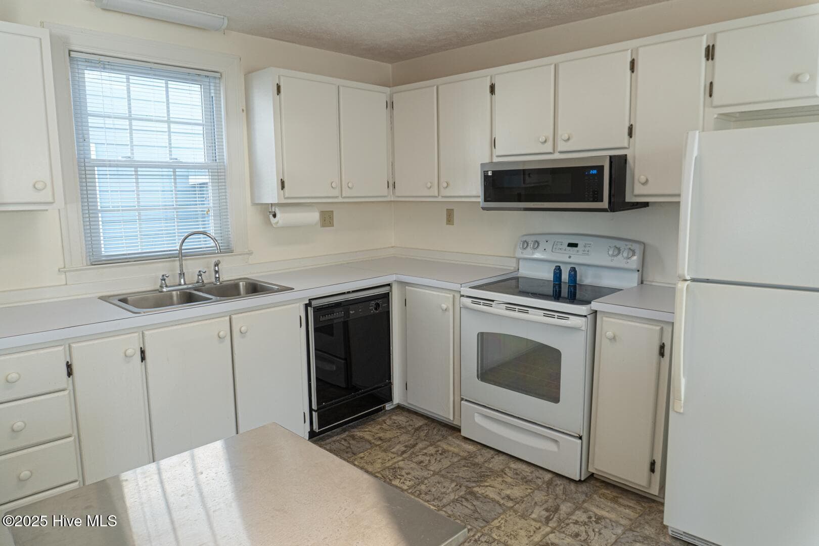 Single Family Residence at 77 Frye Landing, White Lake, NC 28337, photo 13 of 38