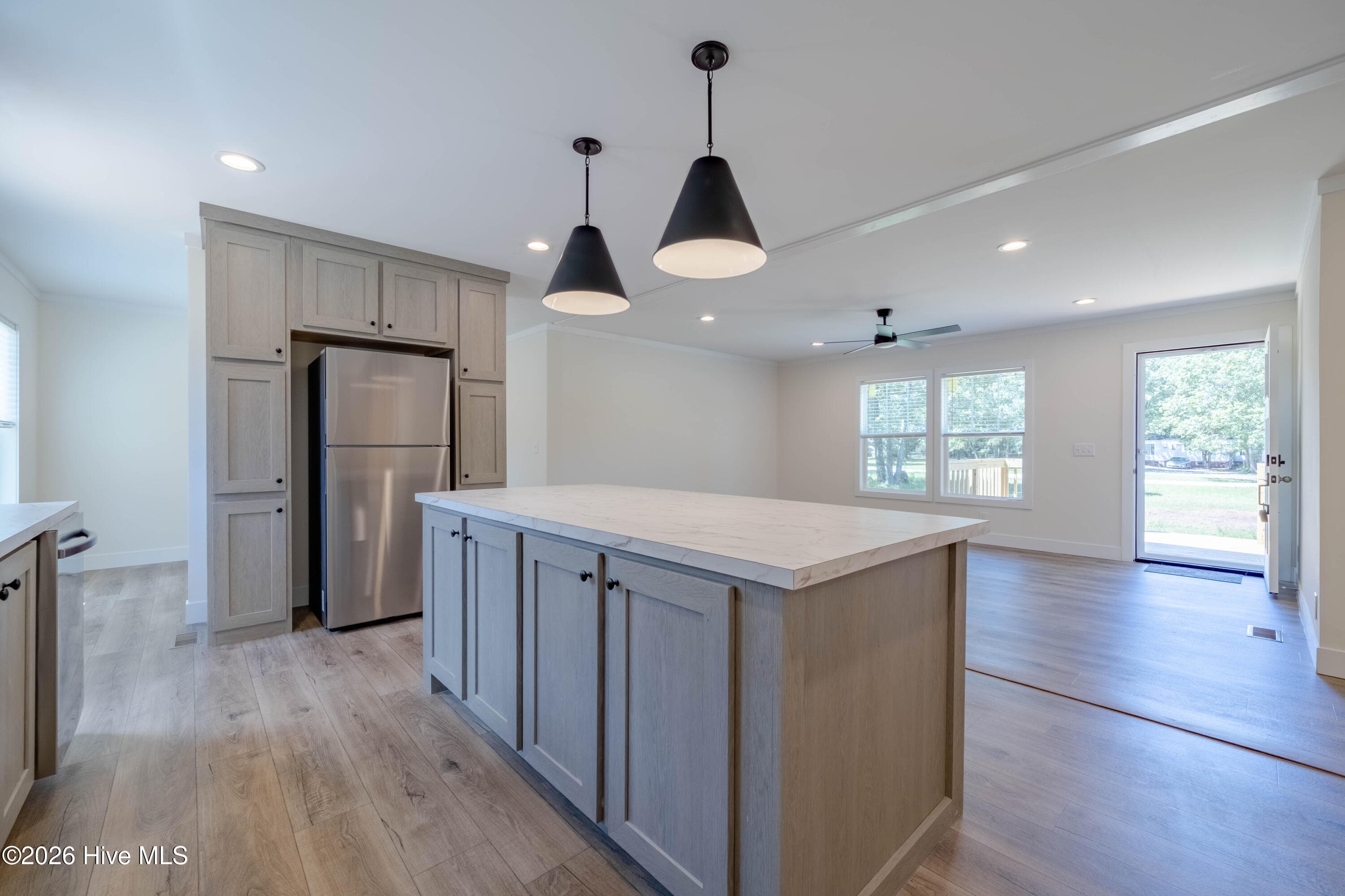 Manufactured Home at 120 Edgewater Lane, Richlands, NC 28574, photo 6 of 44