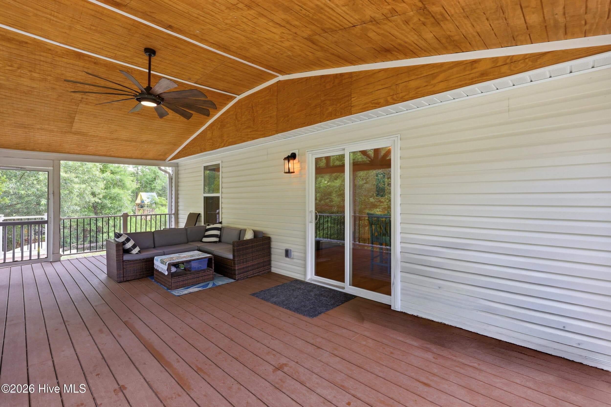 Single Family Residence at 530 Poppleton Drive, Hampstead, NC 28443, photo 34 of 61